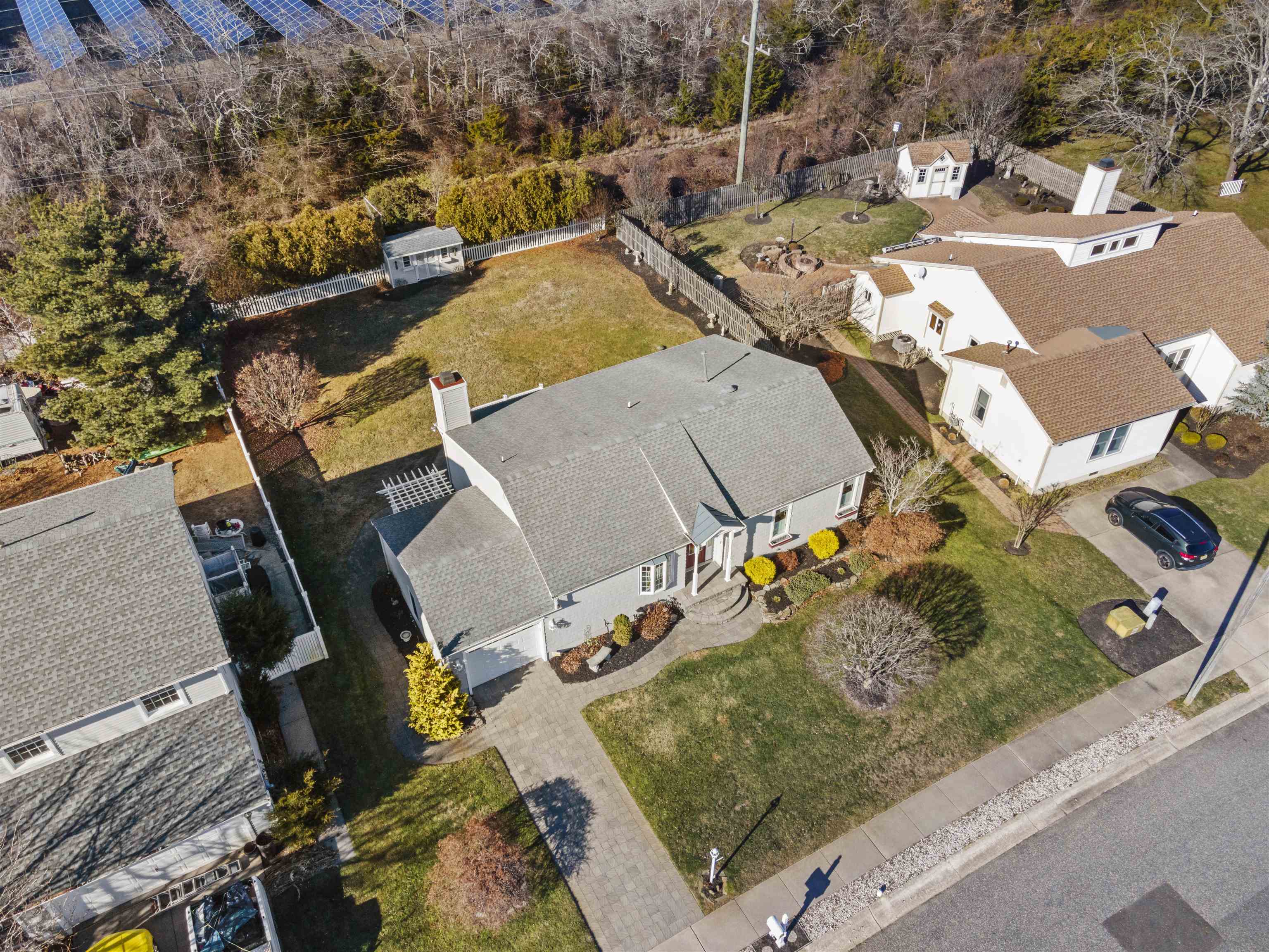 202 W Vineyard Court