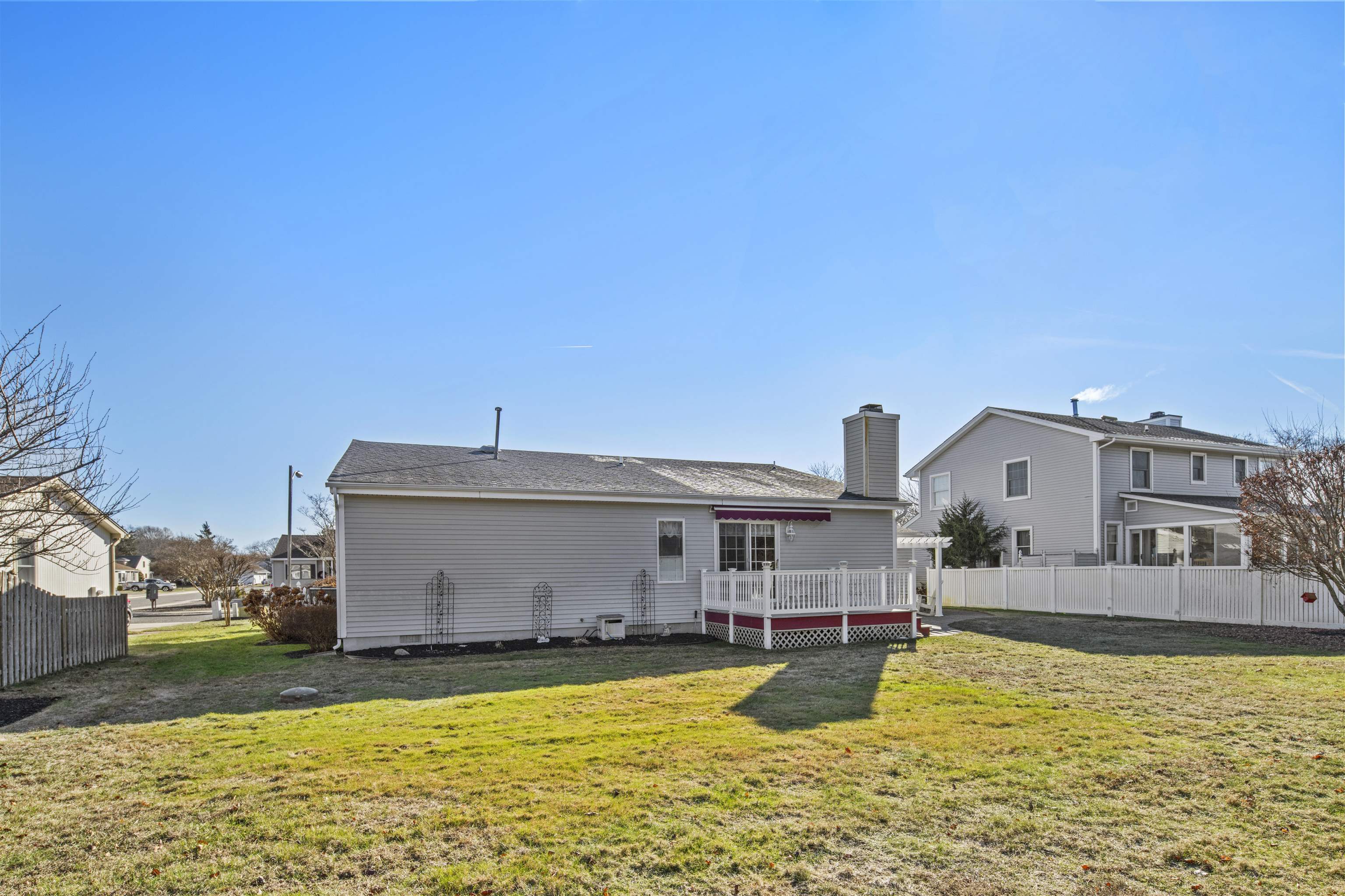 202 W Vineyard Court