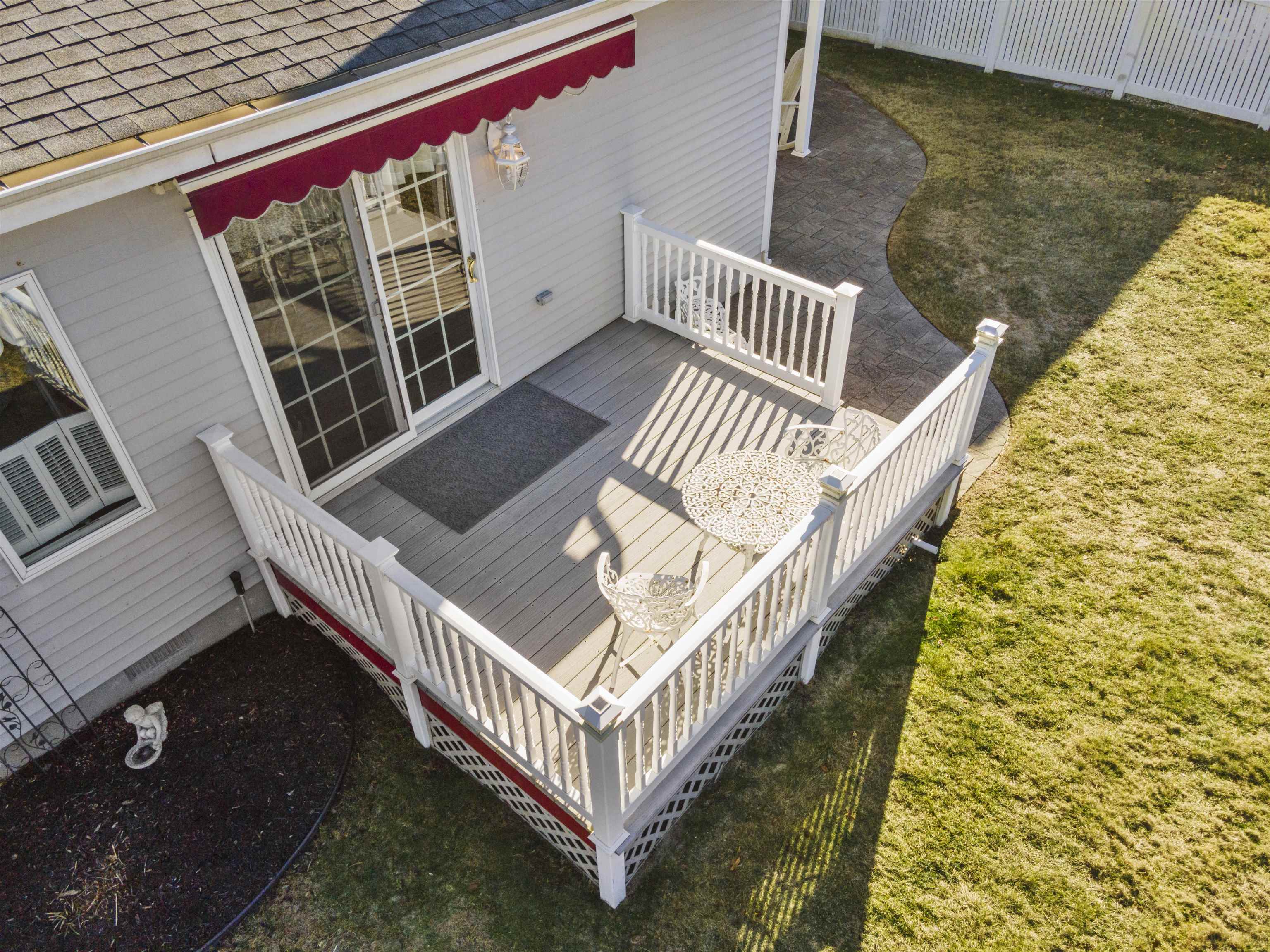 202 W Vineyard Court