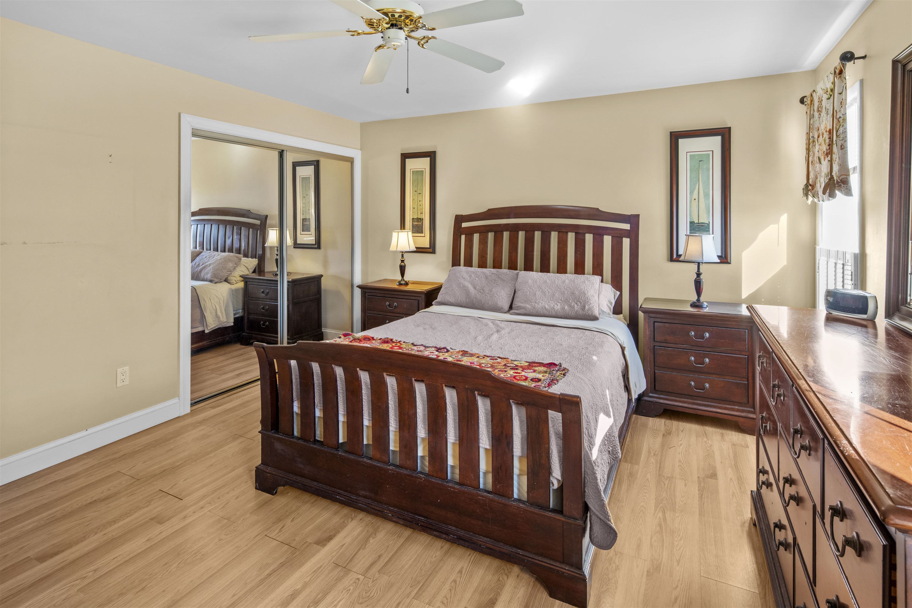 202 W Vineyard Court