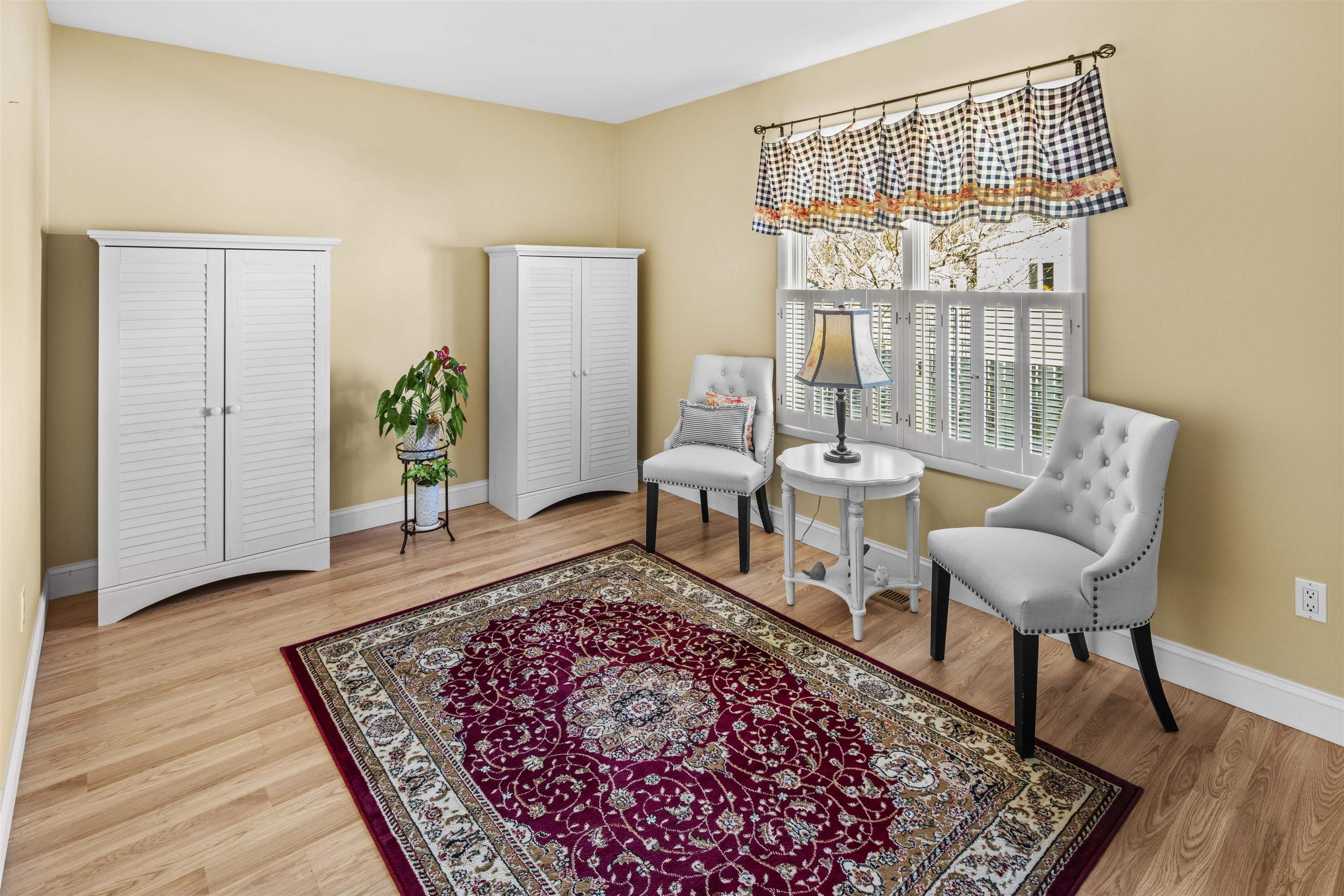 202 W Vineyard Court