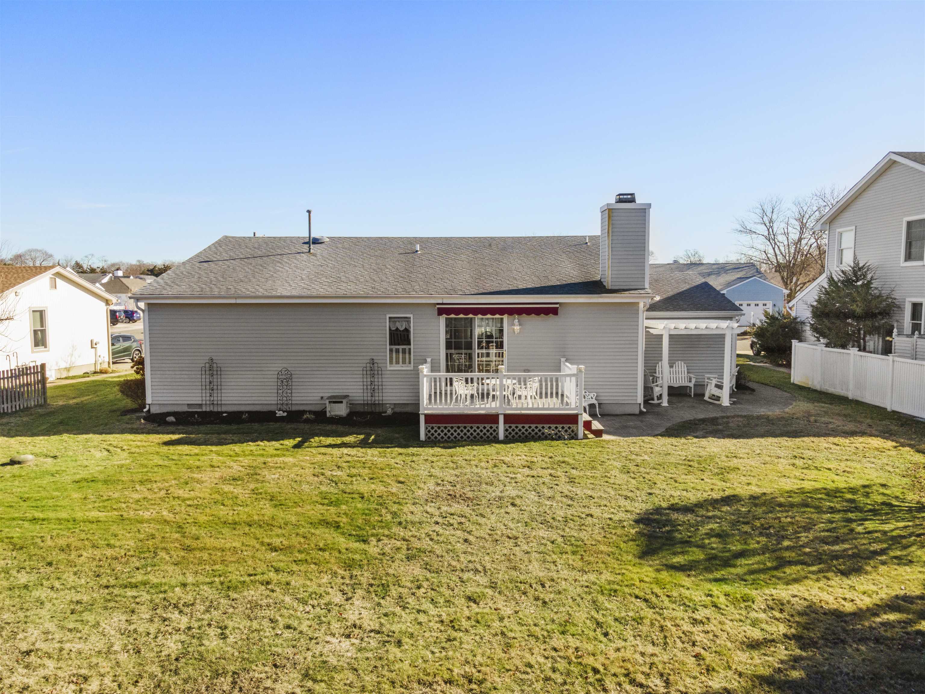 202 W Vineyard Court