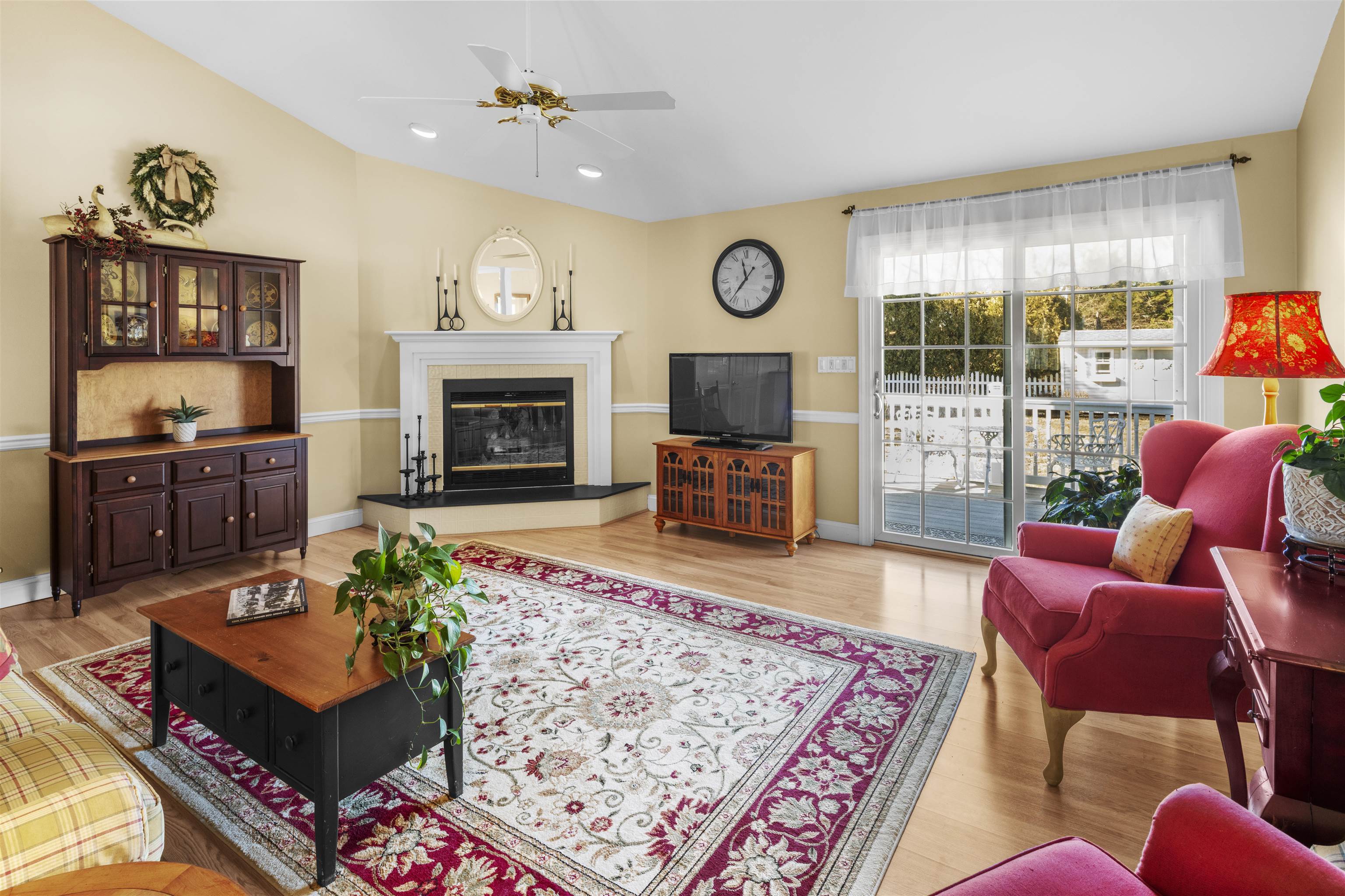 202 W Vineyard Court