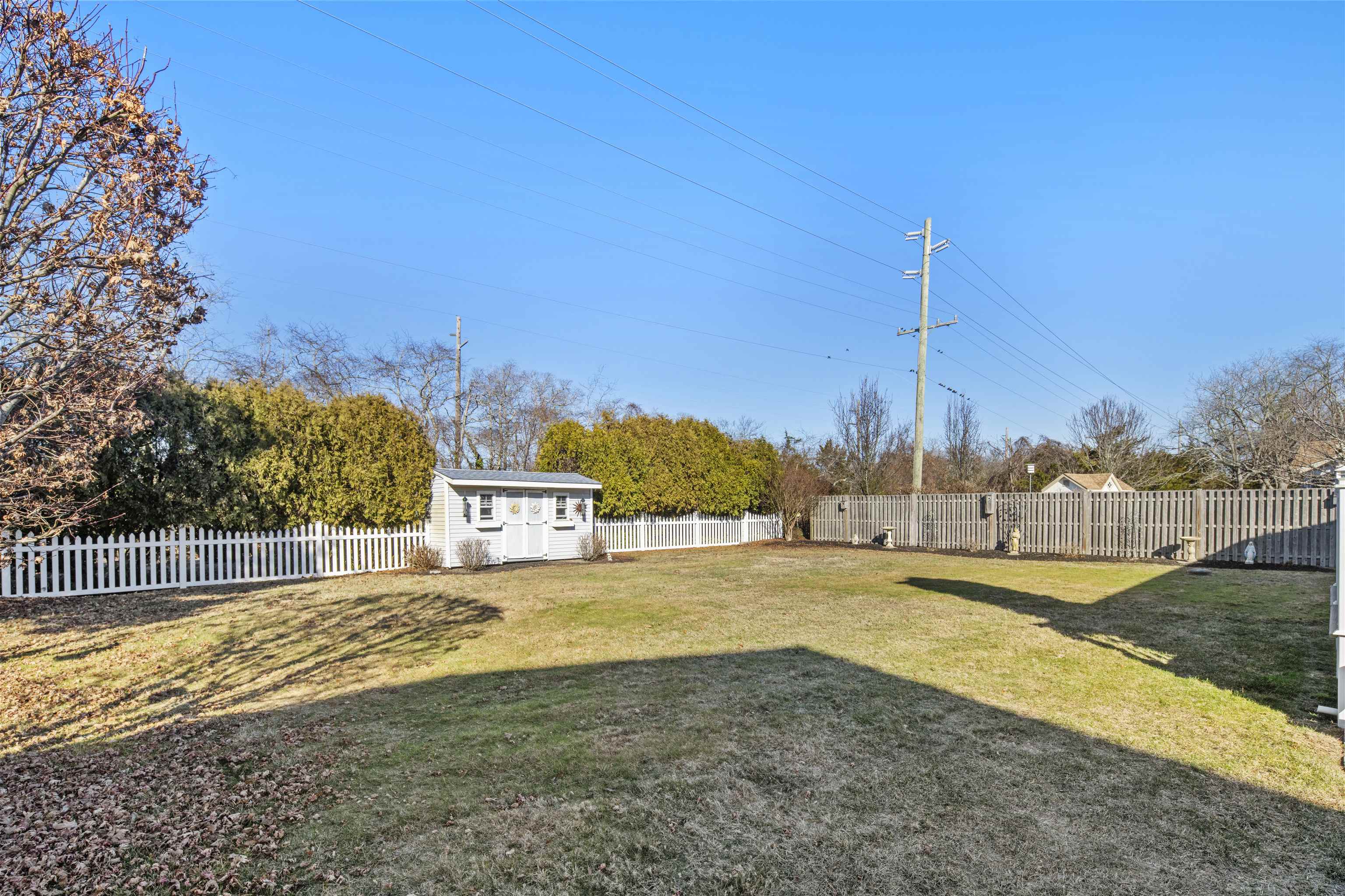 202 W Vineyard Court