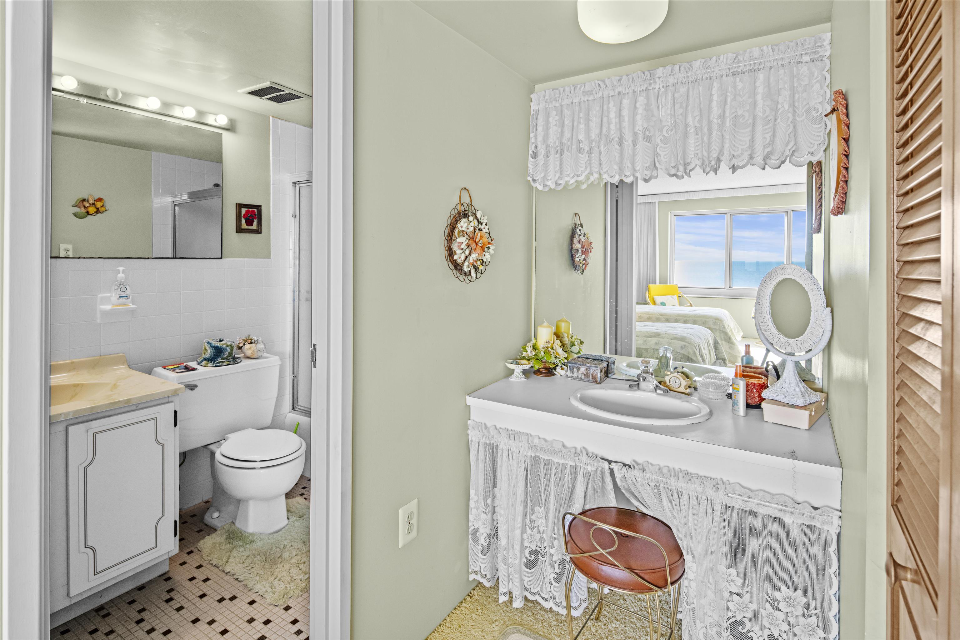 1900 Boardwalk Unit: 705