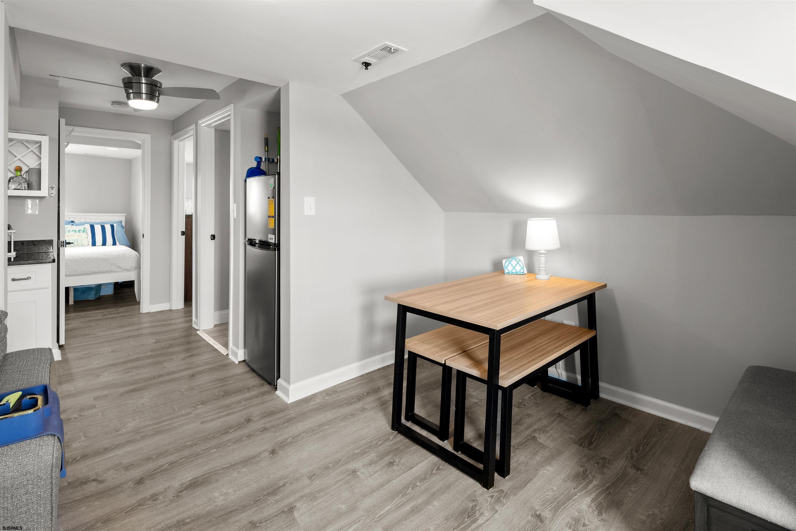810 E 7th St Street Unit: Unit 4 - Top Floor