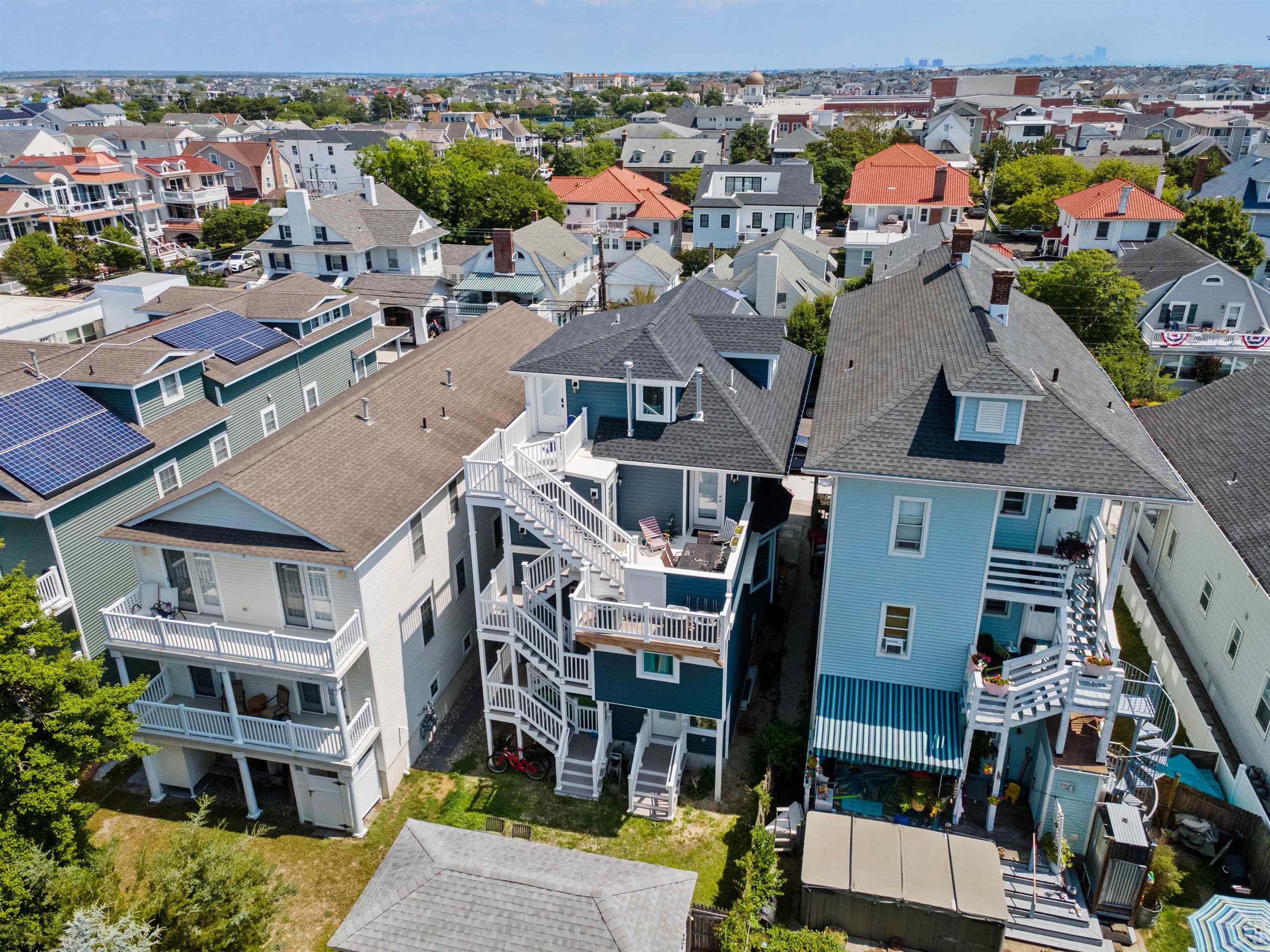 810 E 7th St Street Unit: Unit 4 - Top Floor