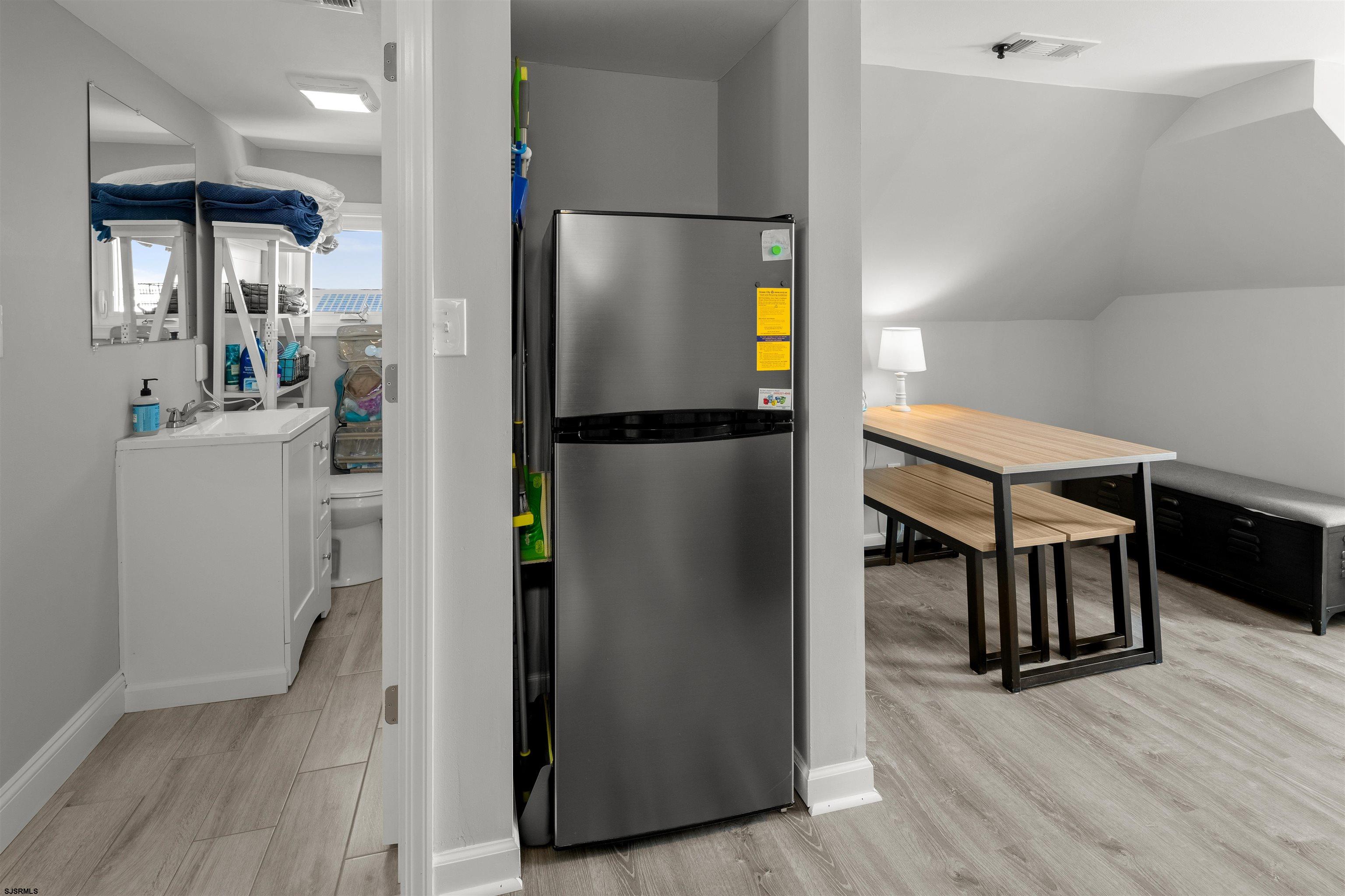 810 E 7th St Street Unit: Unit 4 - Top Floor