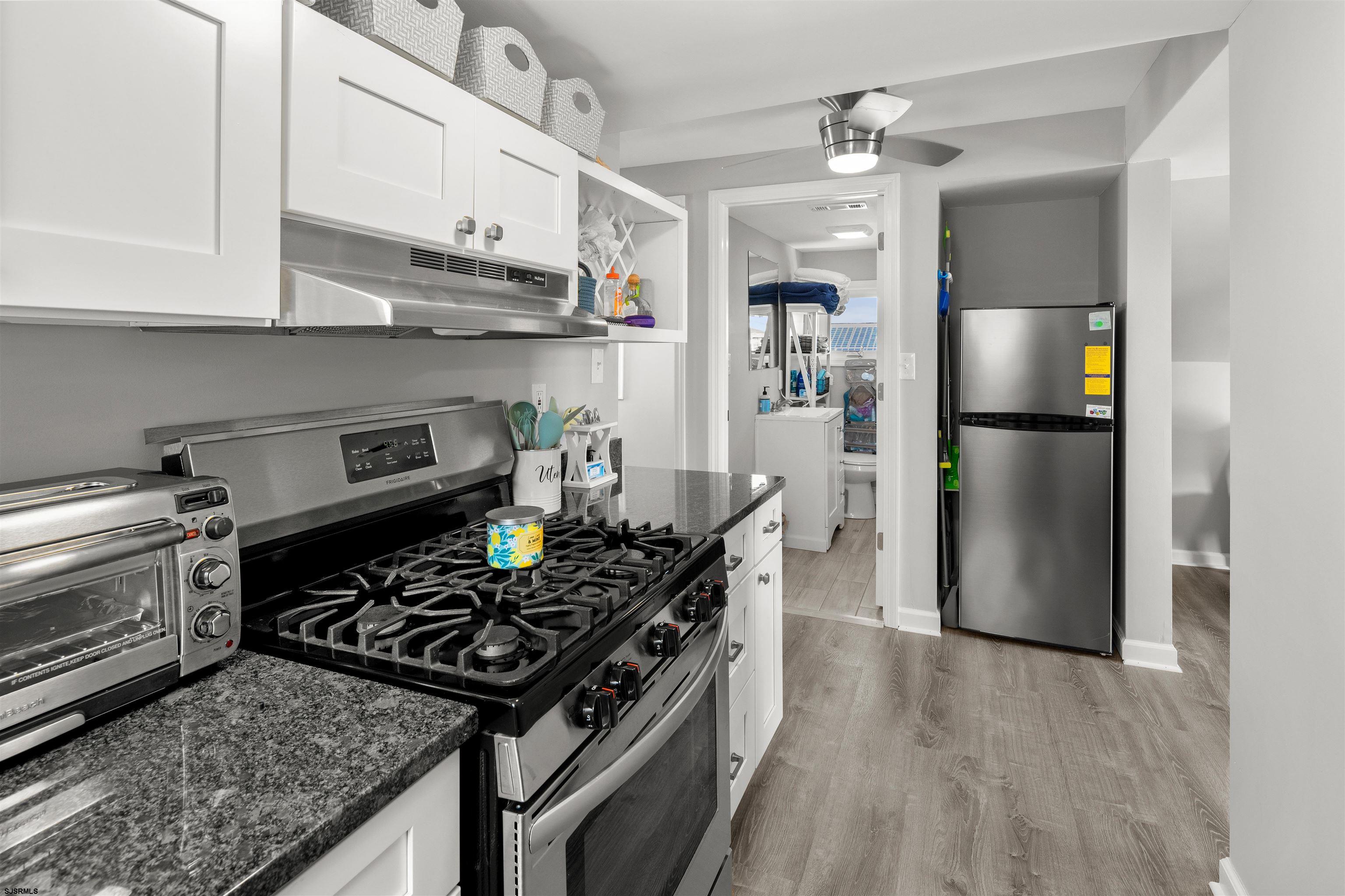 810 E 7th St Street Unit: Unit 4 - Top Floor