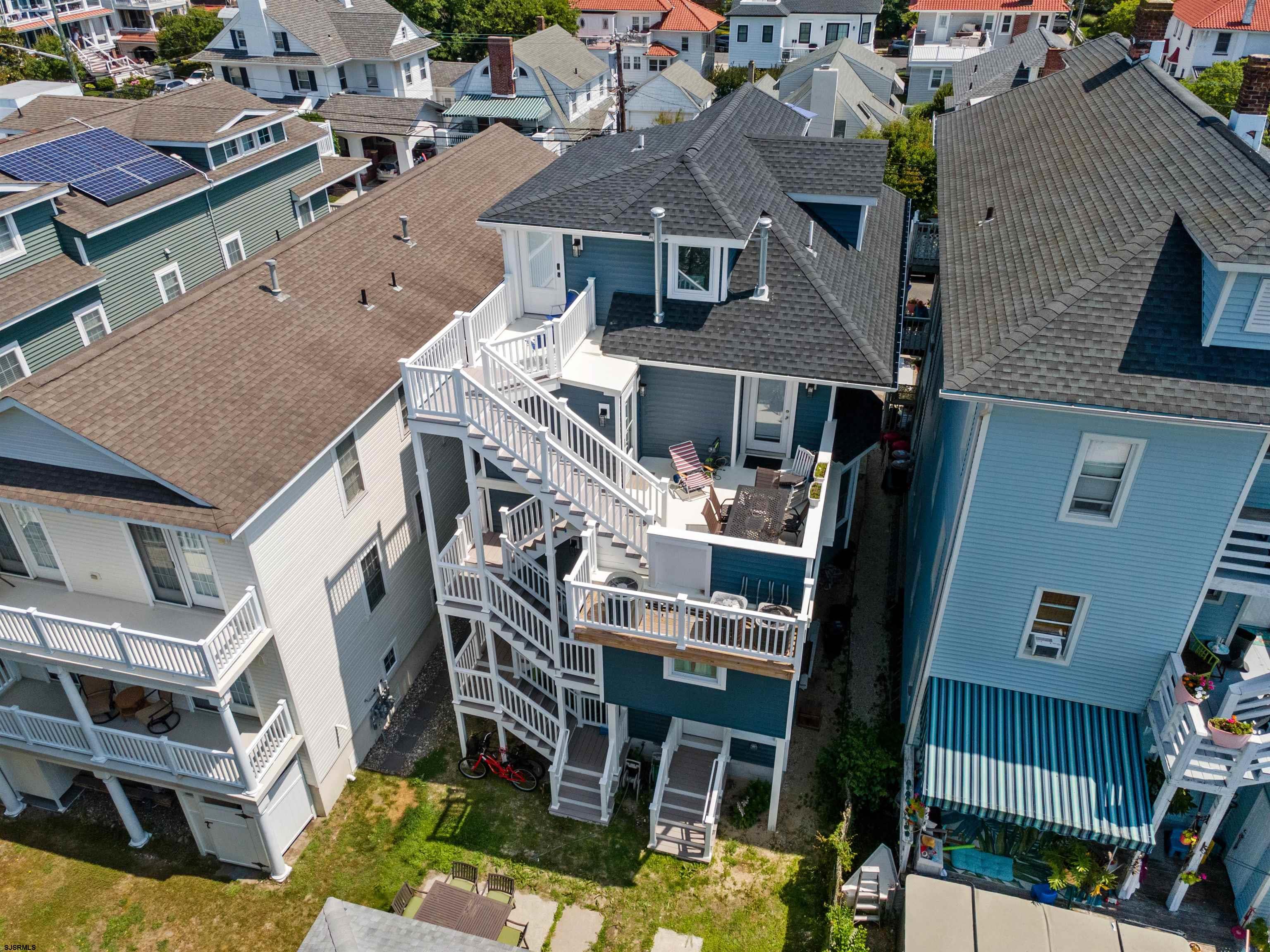 810 E 7th St Street Unit: Unit 4 - Top Floor