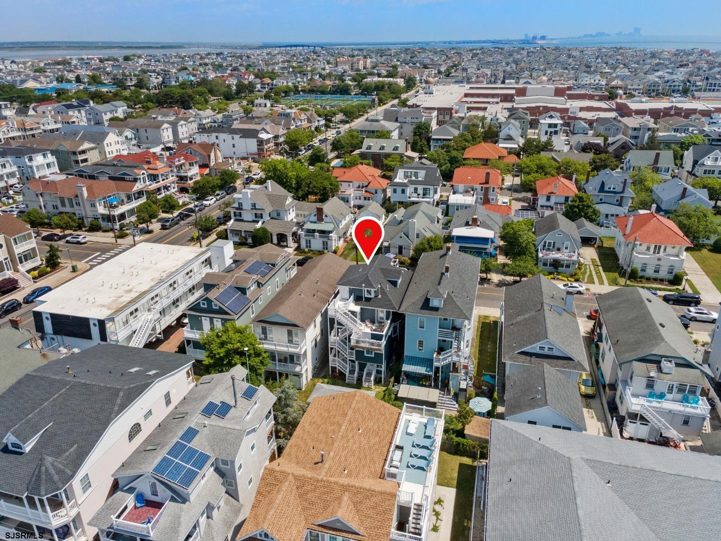 810 E 7th St Street Unit: Unit 4 - Top Floor