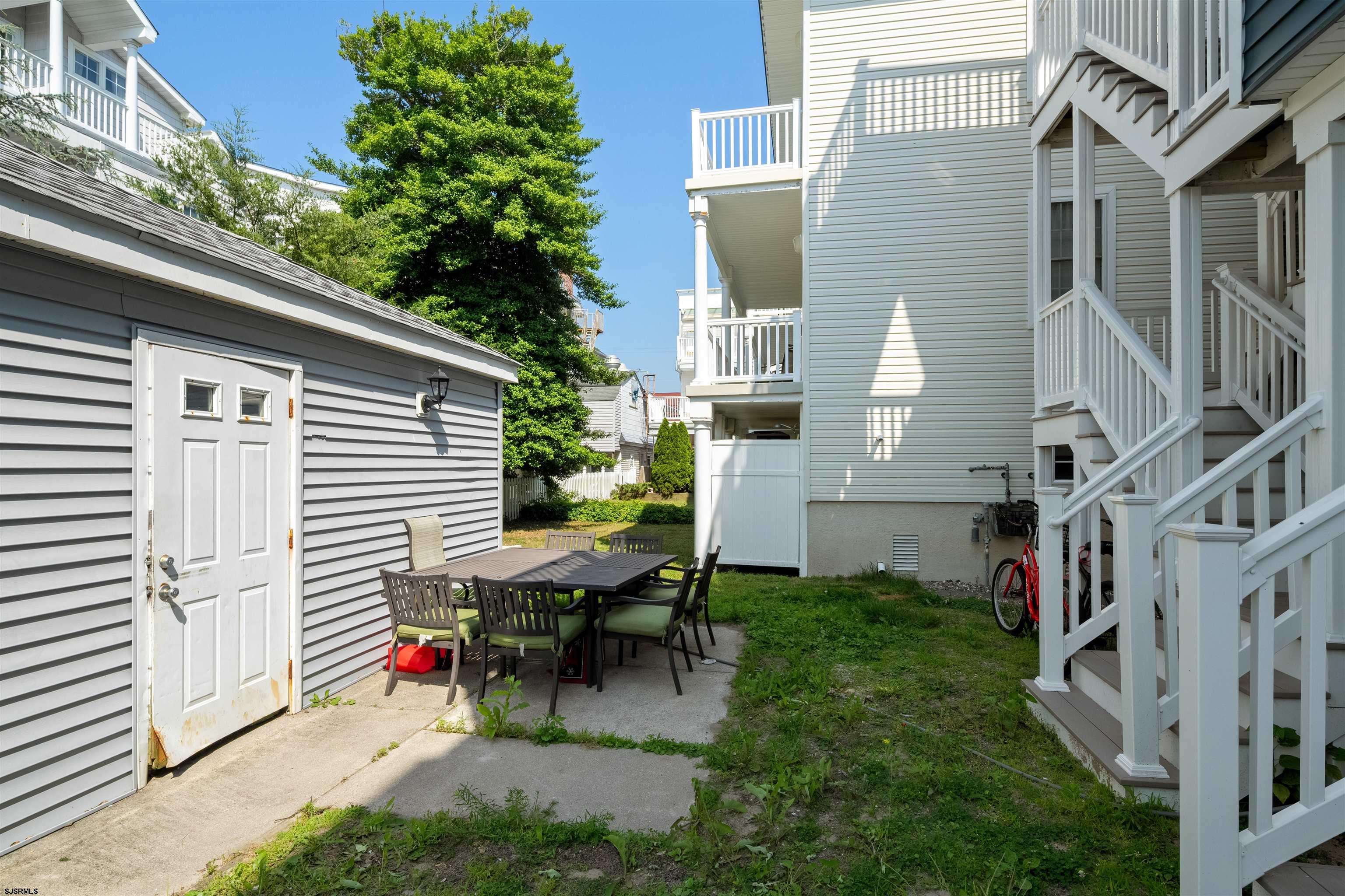 810 E 7th St Street Unit: Unit 4 - Top Floor