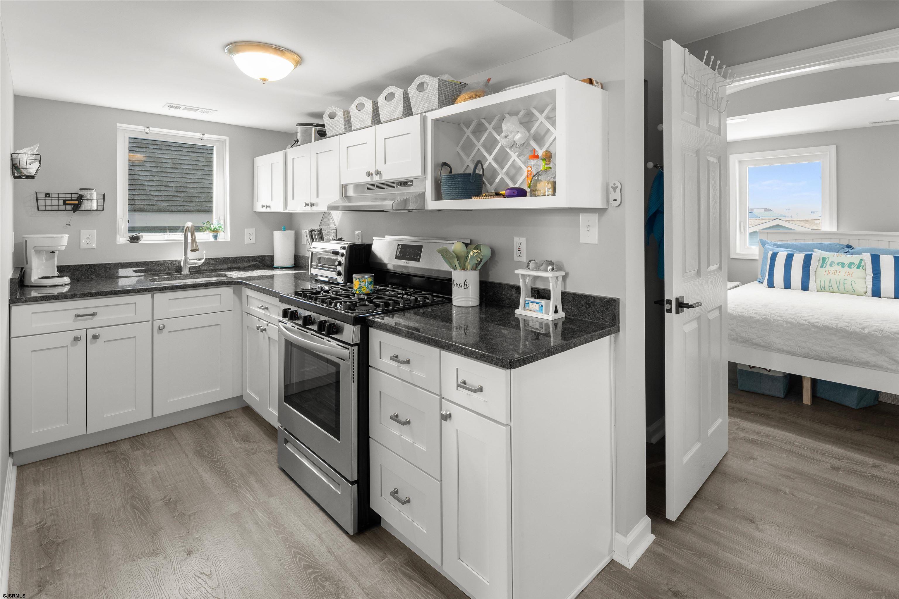 810 E 7th St Street Unit: Unit 4 - Top Floor