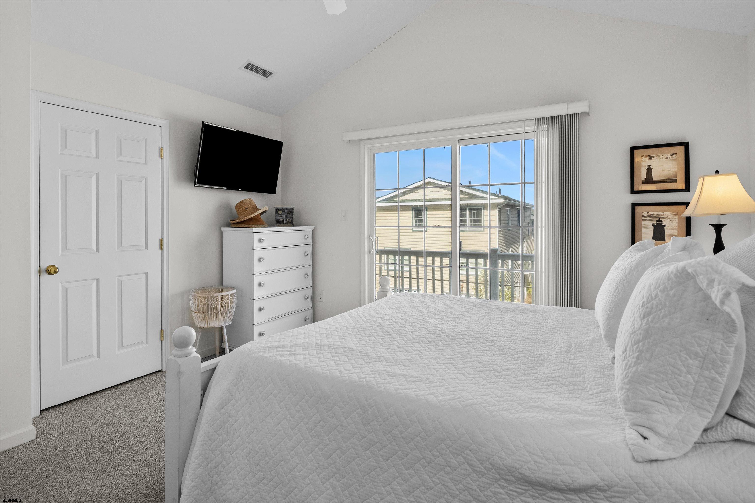 5010 West Ave Unit: 2nd Floor