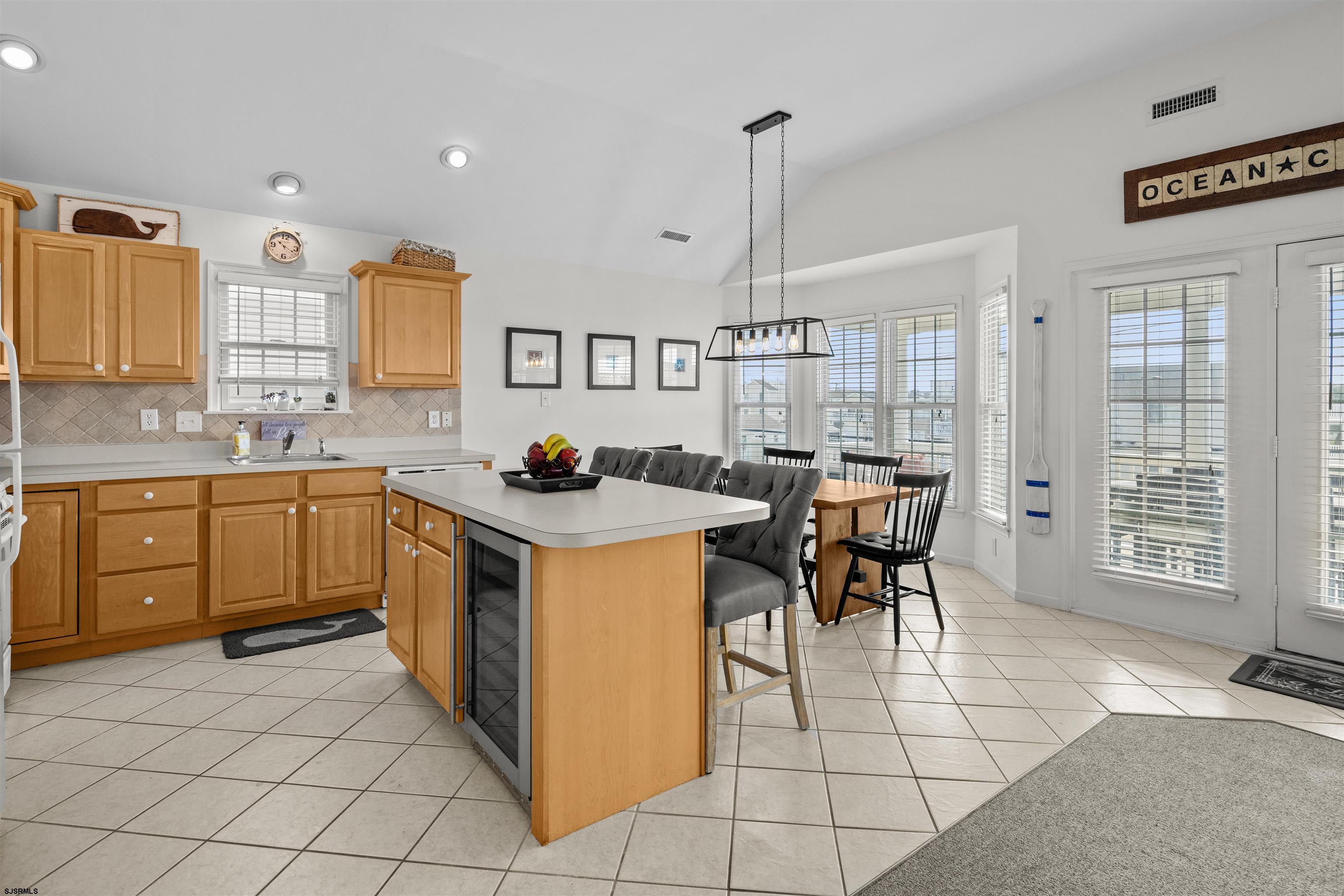 5010 West Ave Unit: 2nd Floor