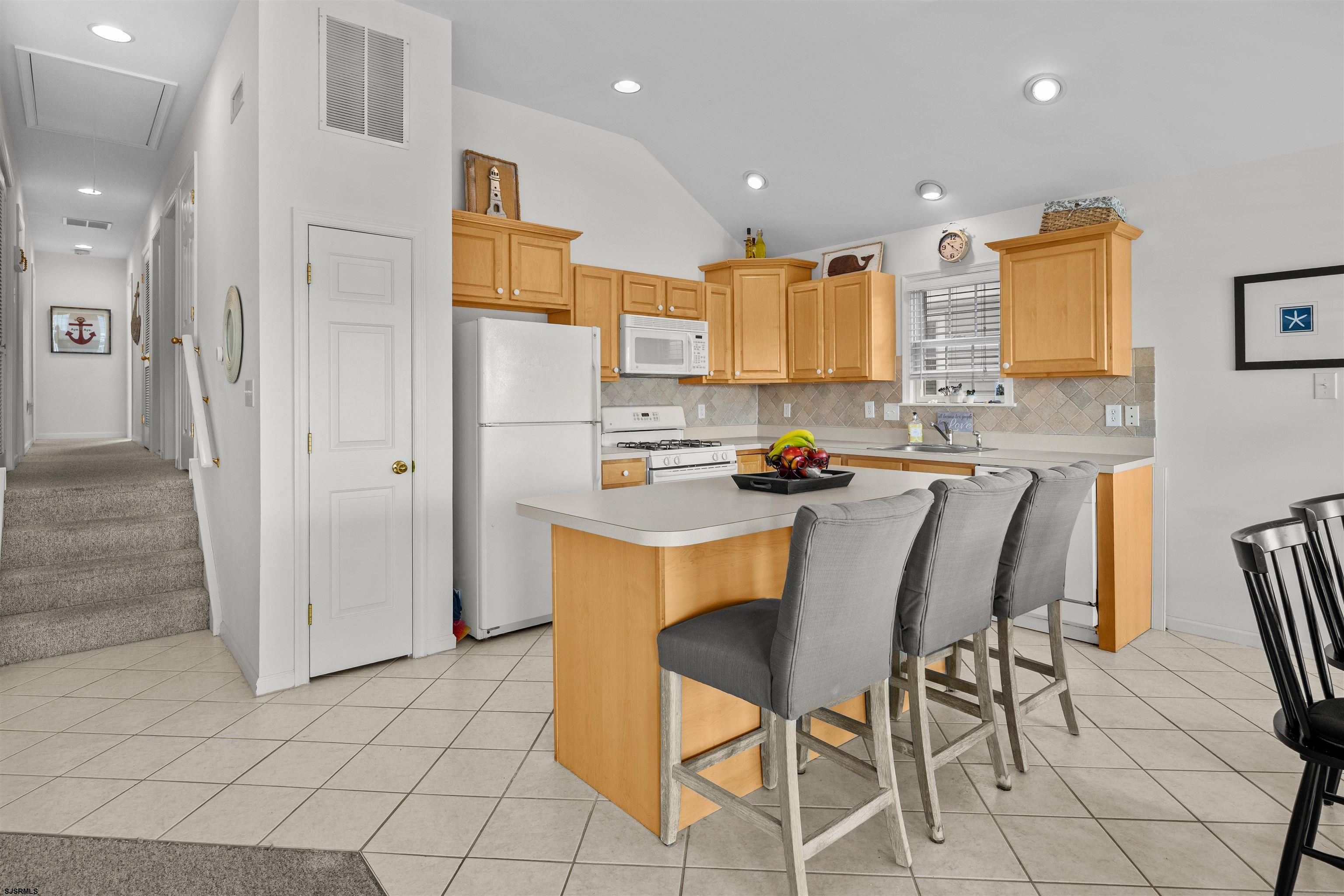 5010 West Ave Unit: 2nd Floor