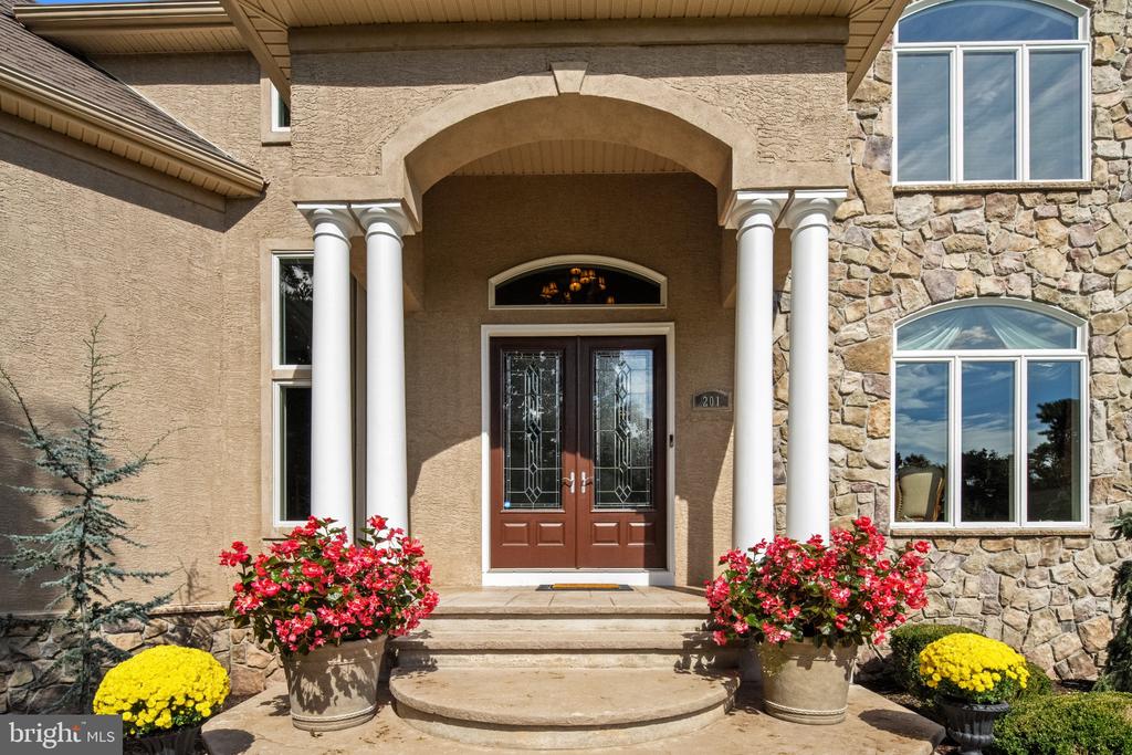 201 BLUE HERON COURT