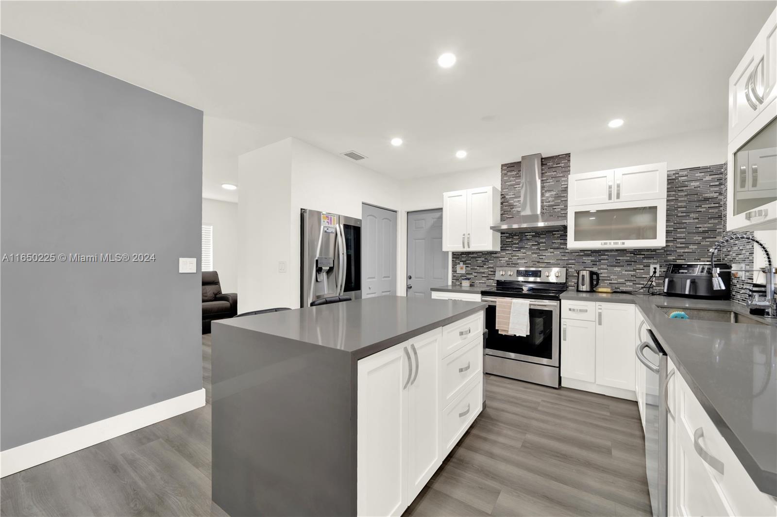 8030 NW 44th Ct