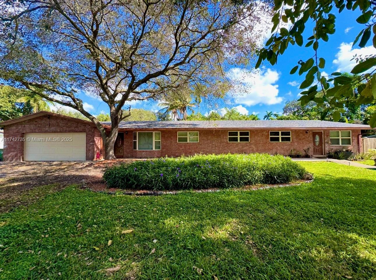 4728 SW 66th Ter
