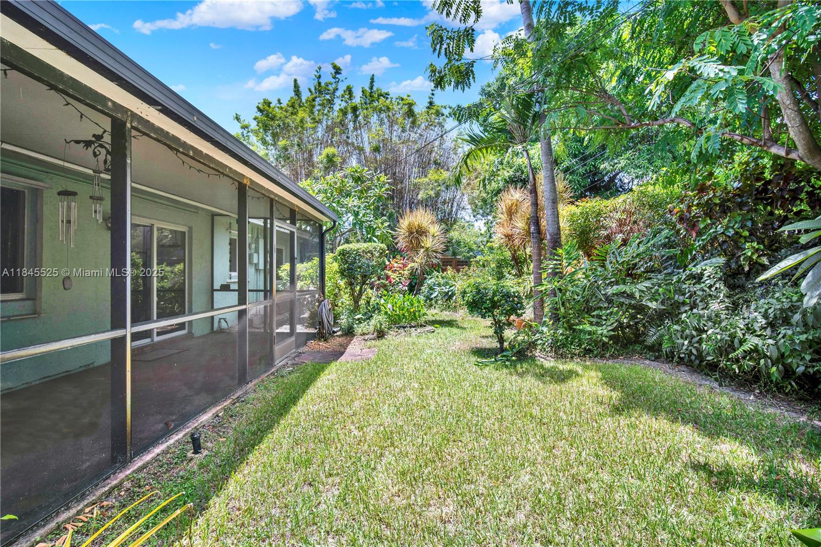 2421 NE 10th Ave