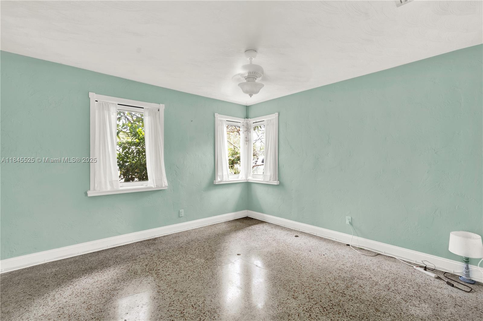 2421 NE 10th Ave