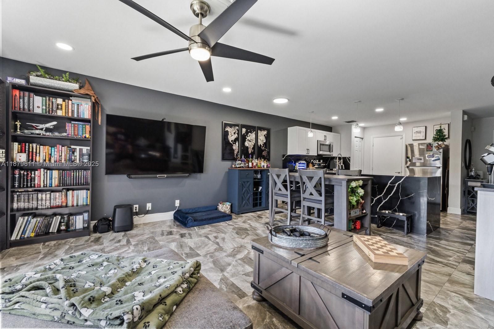 8532 W Southgate Shores Cir