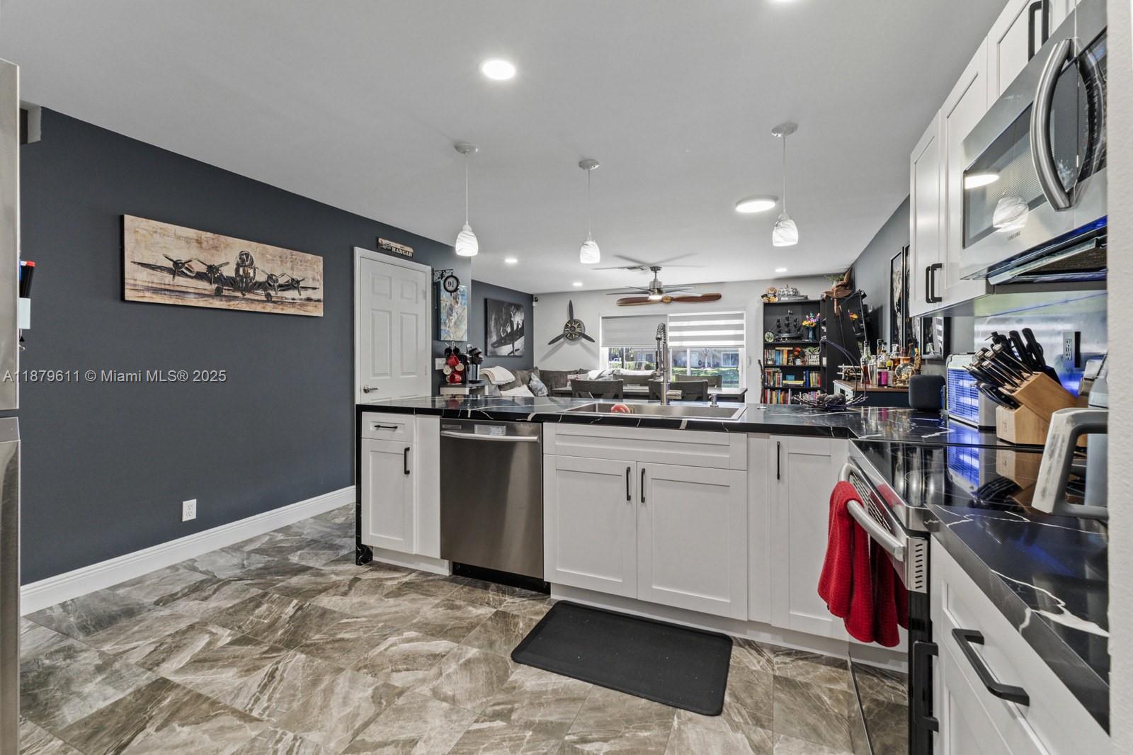 8532 W Southgate Shores Cir