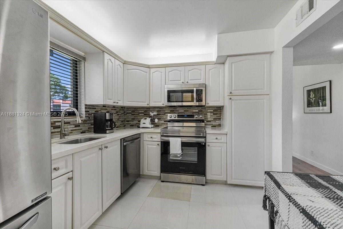 16273 Laurel Dr # 7