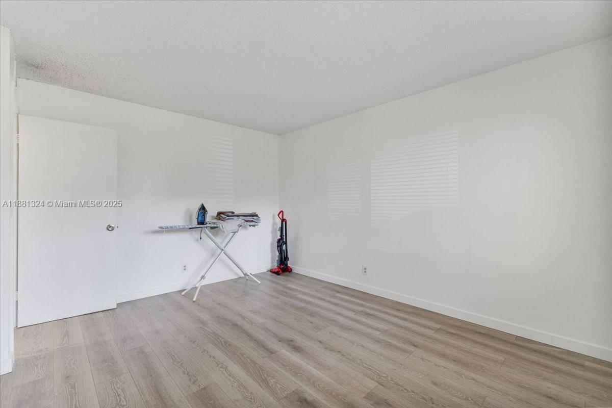 16273 Laurel Dr # 7