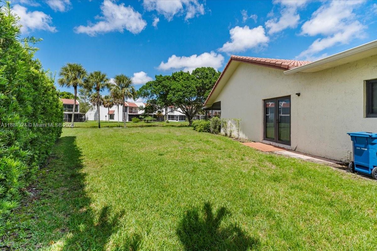 16273 Laurel Dr # 7