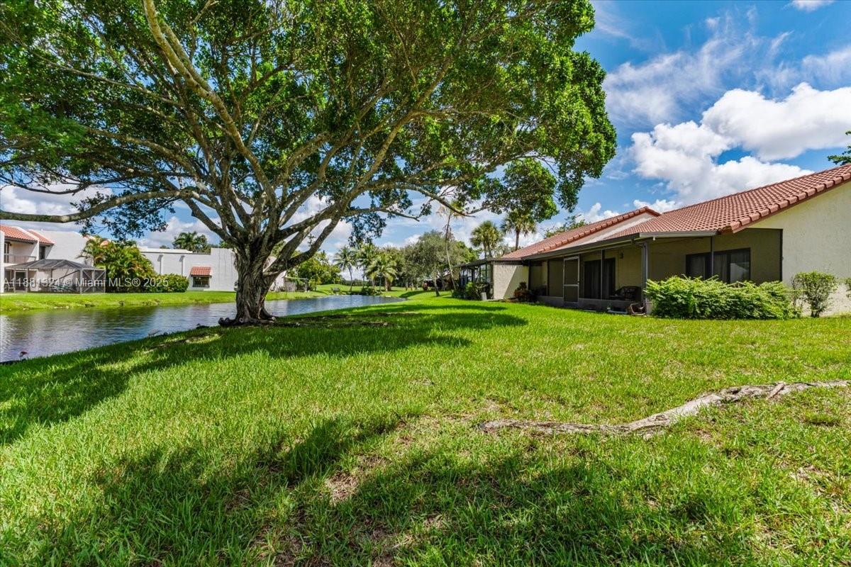 16273 Laurel Dr # 7