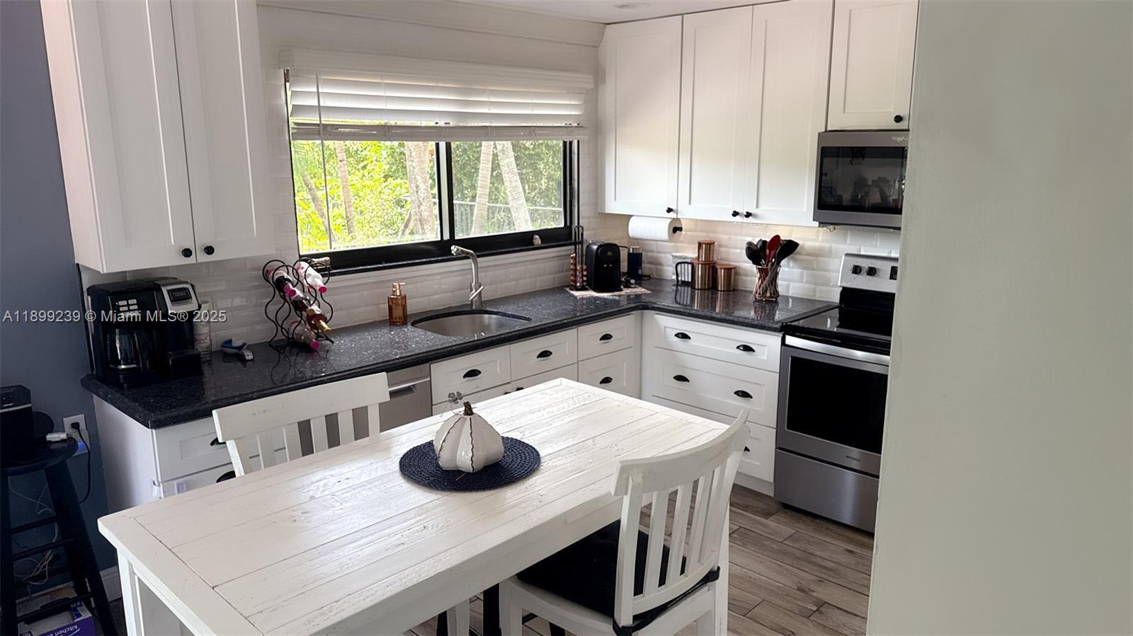 542 NW 39th Ter, Deerfield Beach