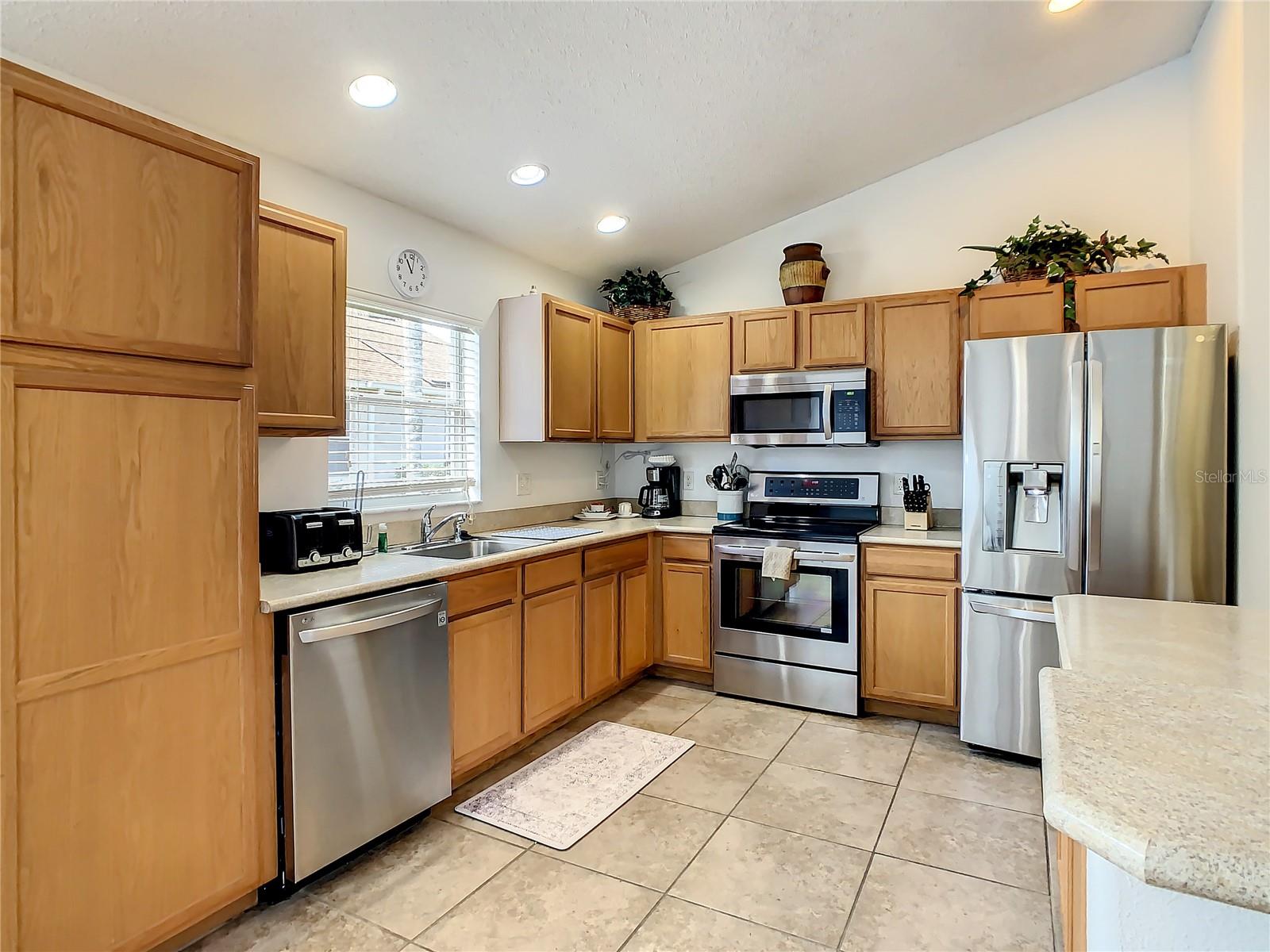 3035 SAMOSA HILL CIR