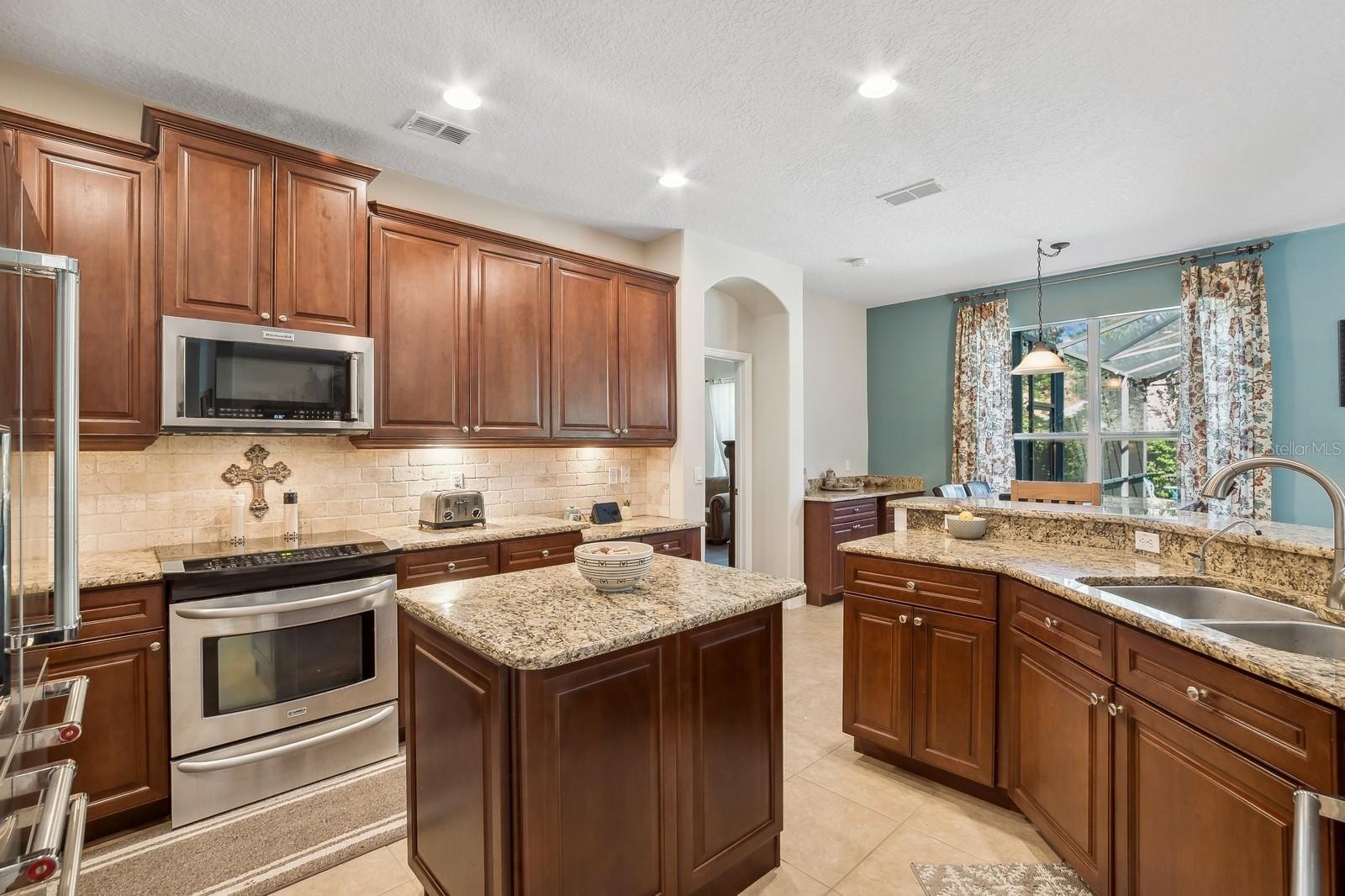 3520 RAMBLING OAKS LN