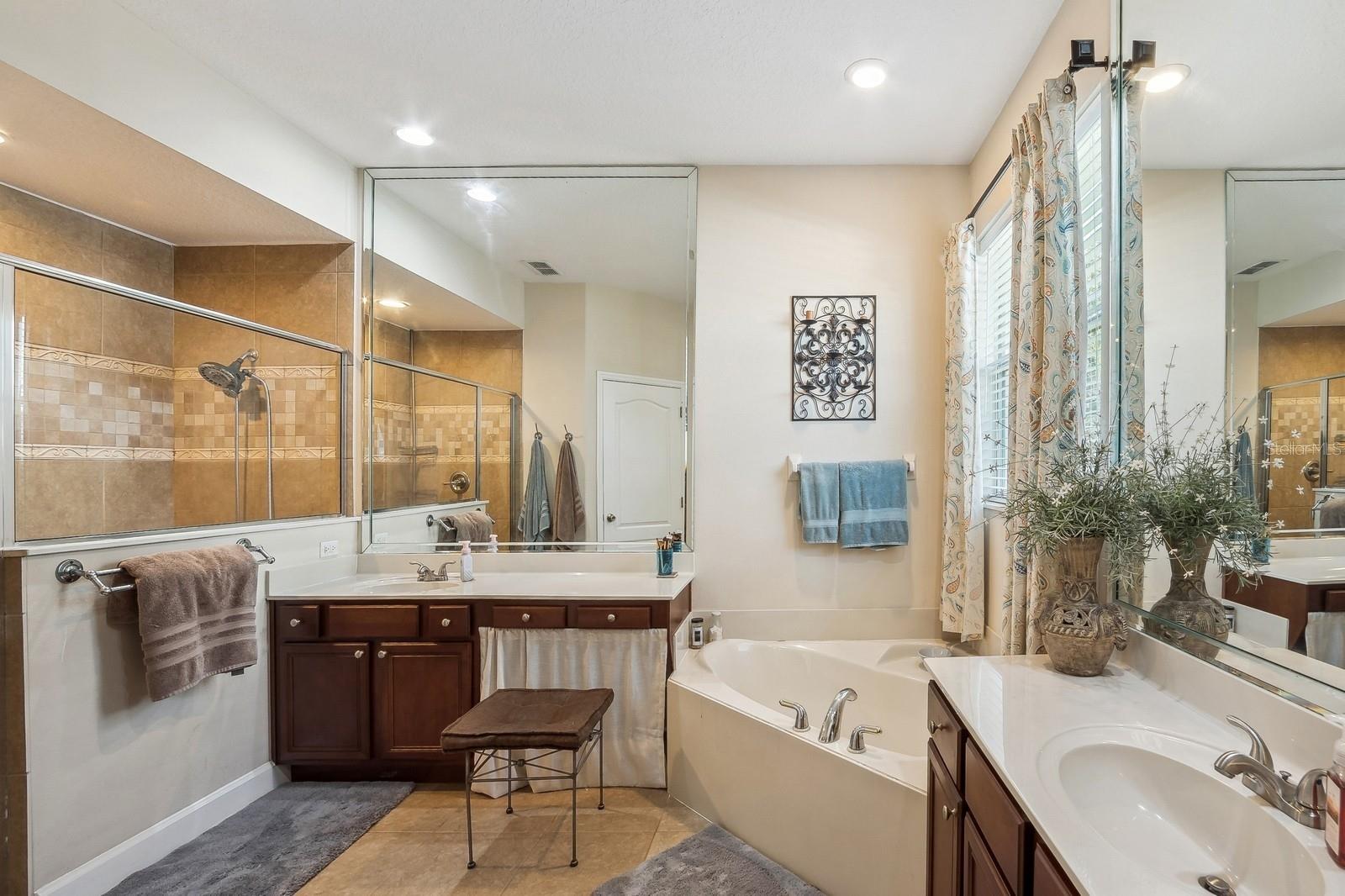 3520 RAMBLING OAKS LN