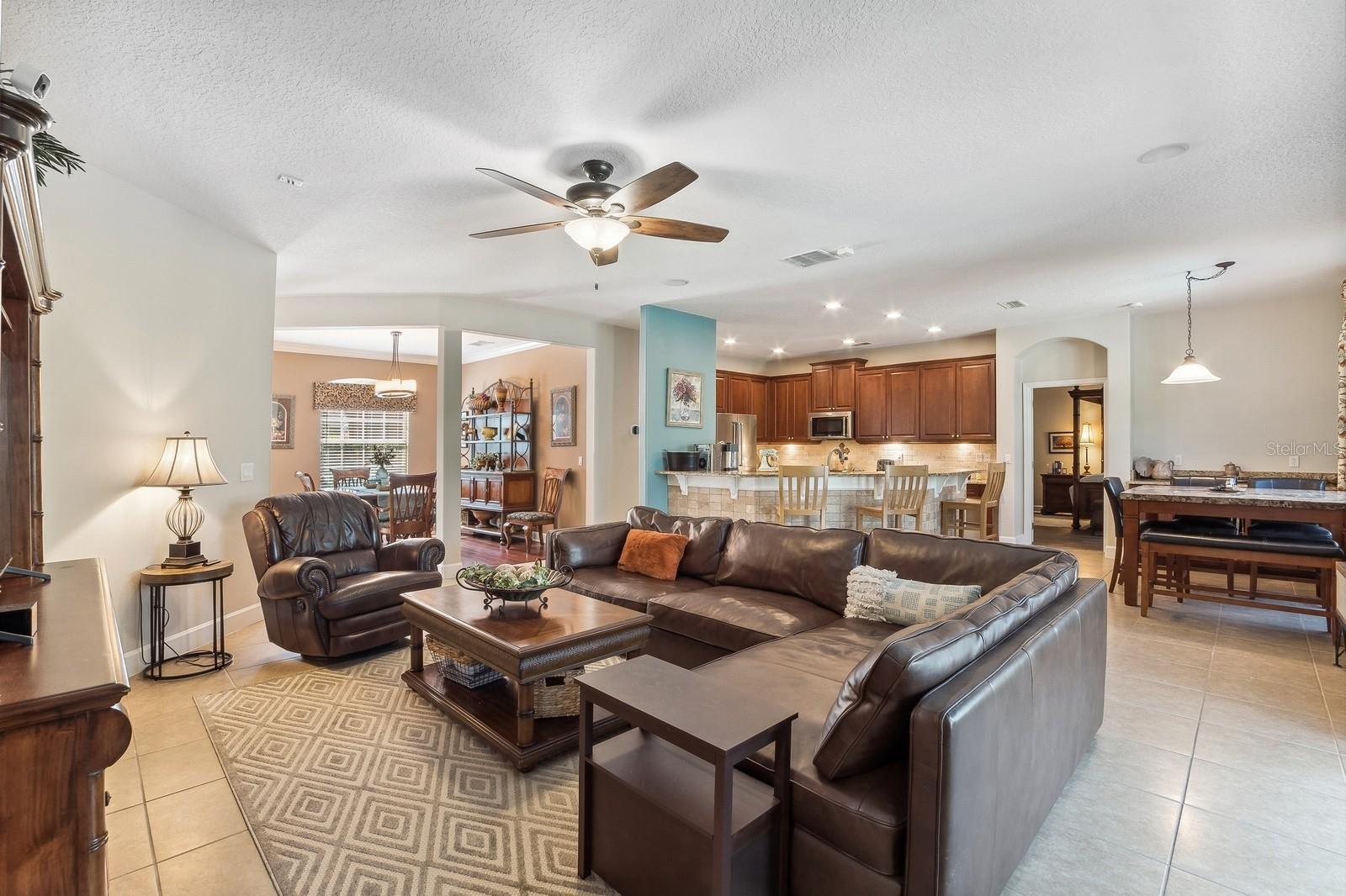 3520 RAMBLING OAKS LN