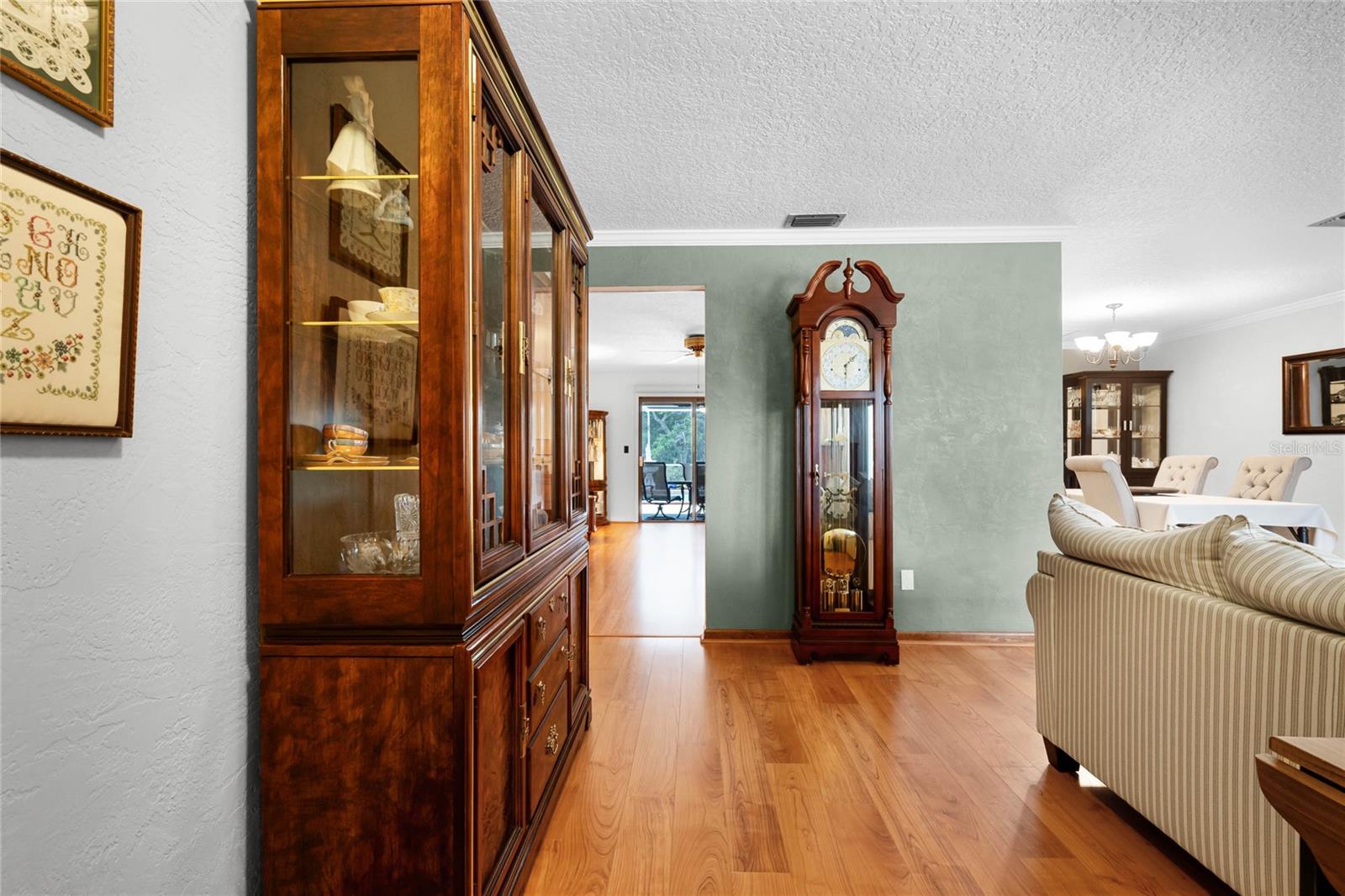 1315 N SHADOW RIDGE DR