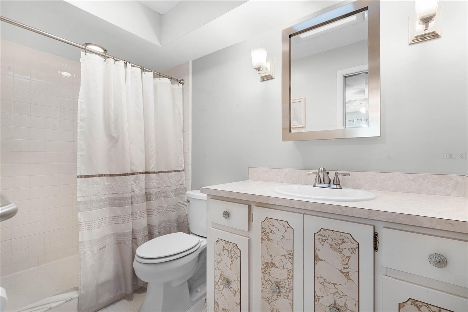 1315 N SHADOW RIDGE DR