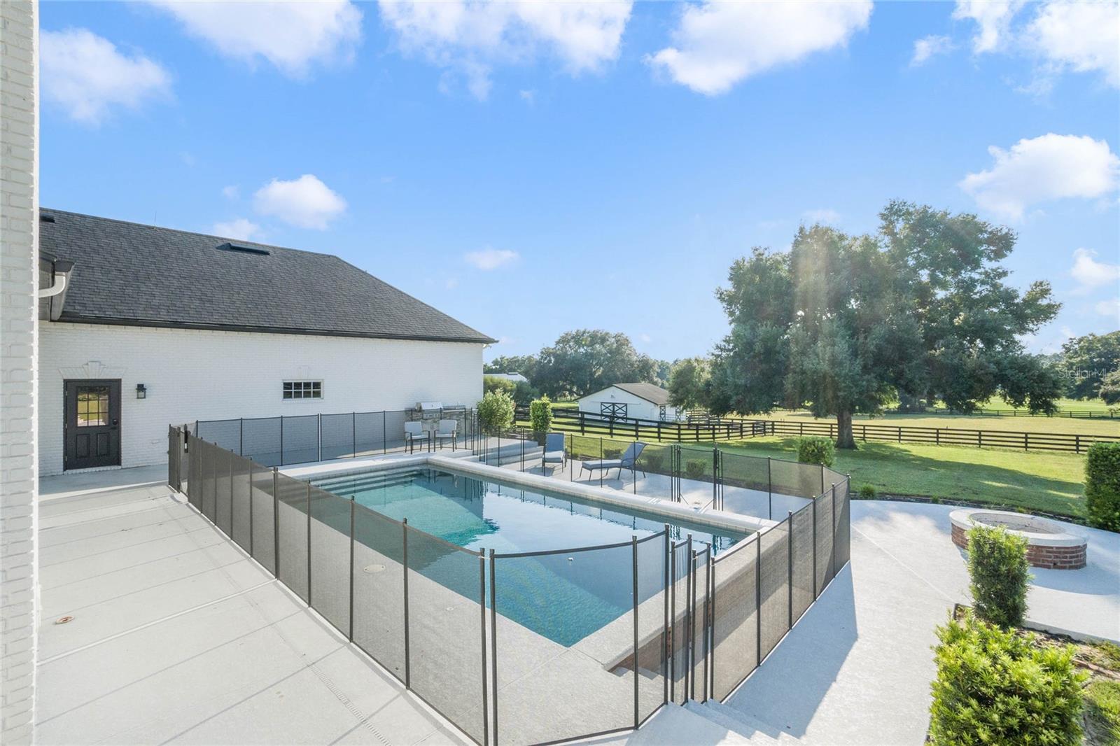 32327 EQUESTRIAN TRL