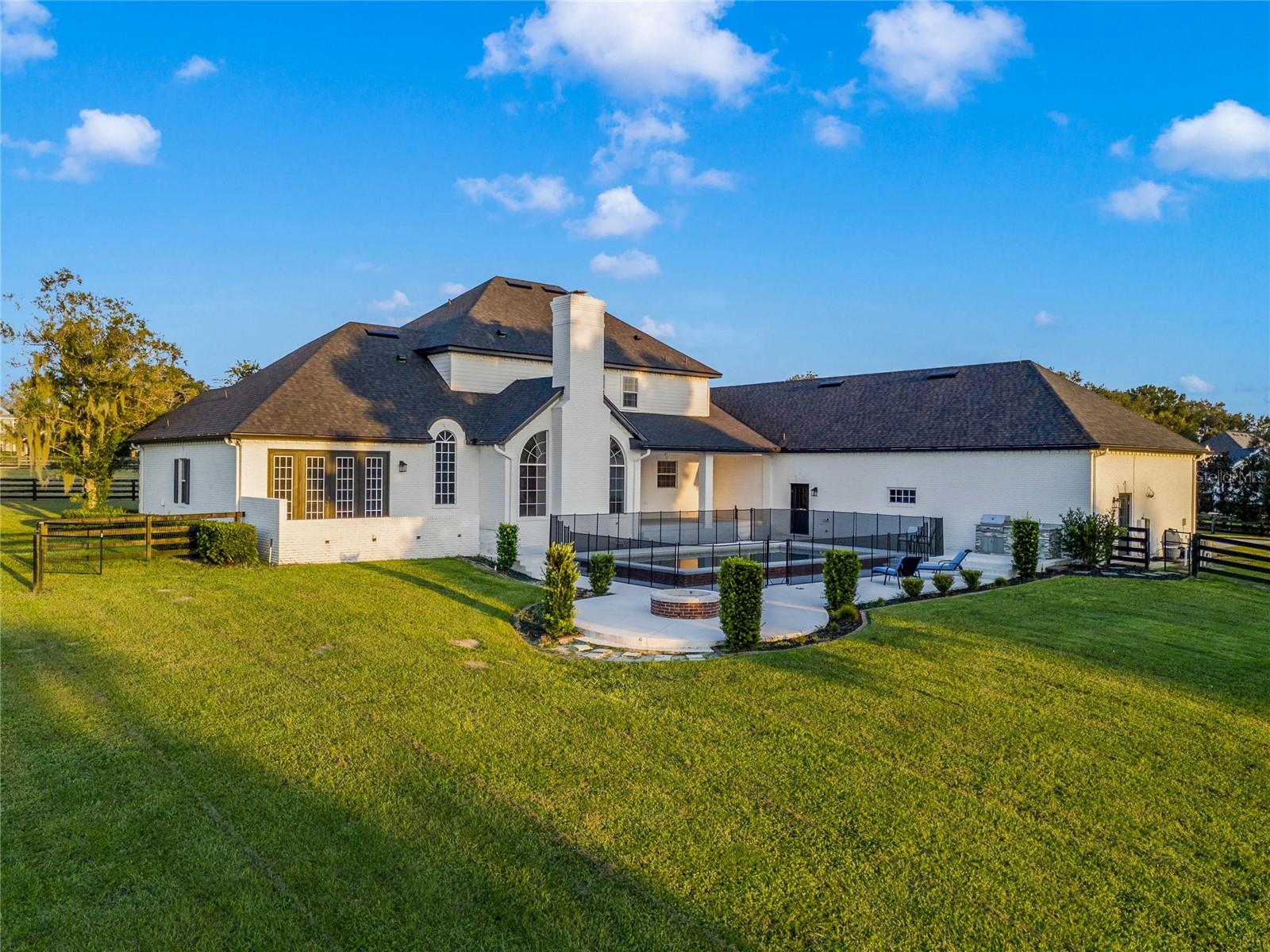 32327 EQUESTRIAN TRL