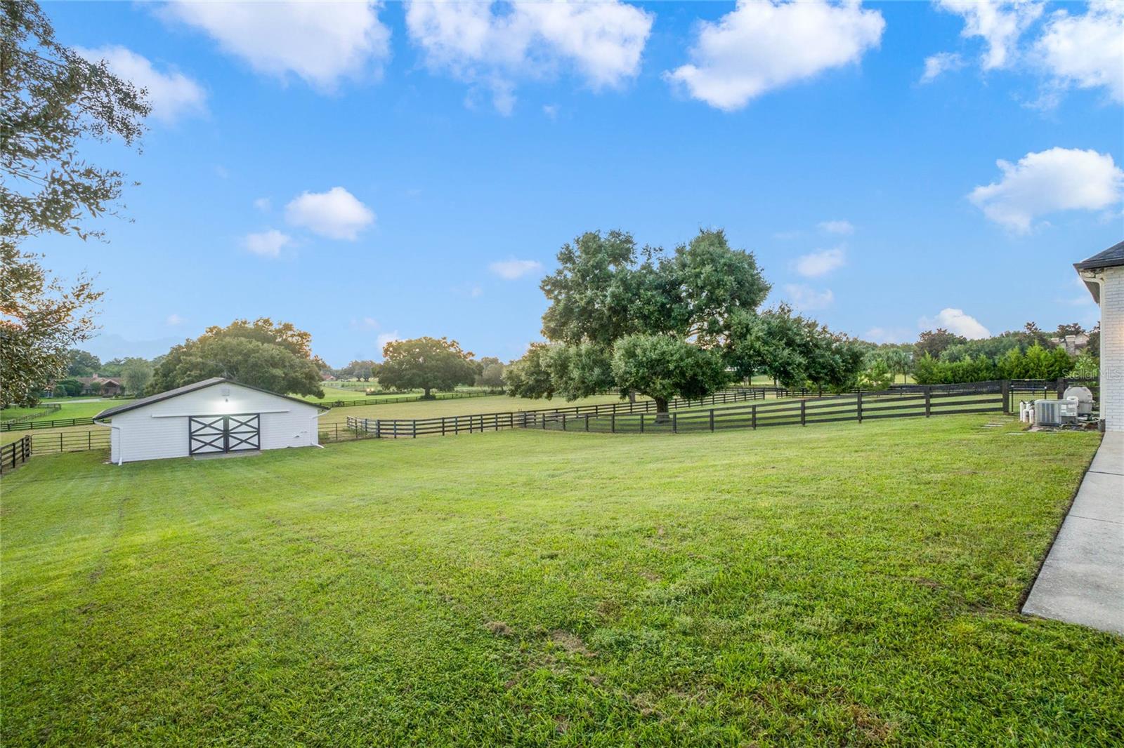 32327 EQUESTRIAN TRL