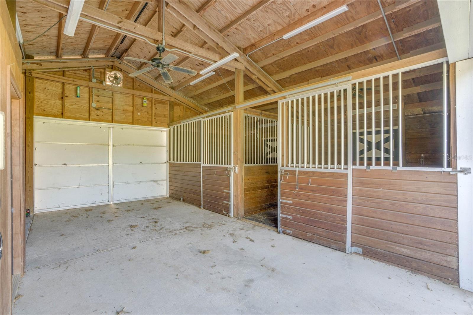 32327 EQUESTRIAN TRL