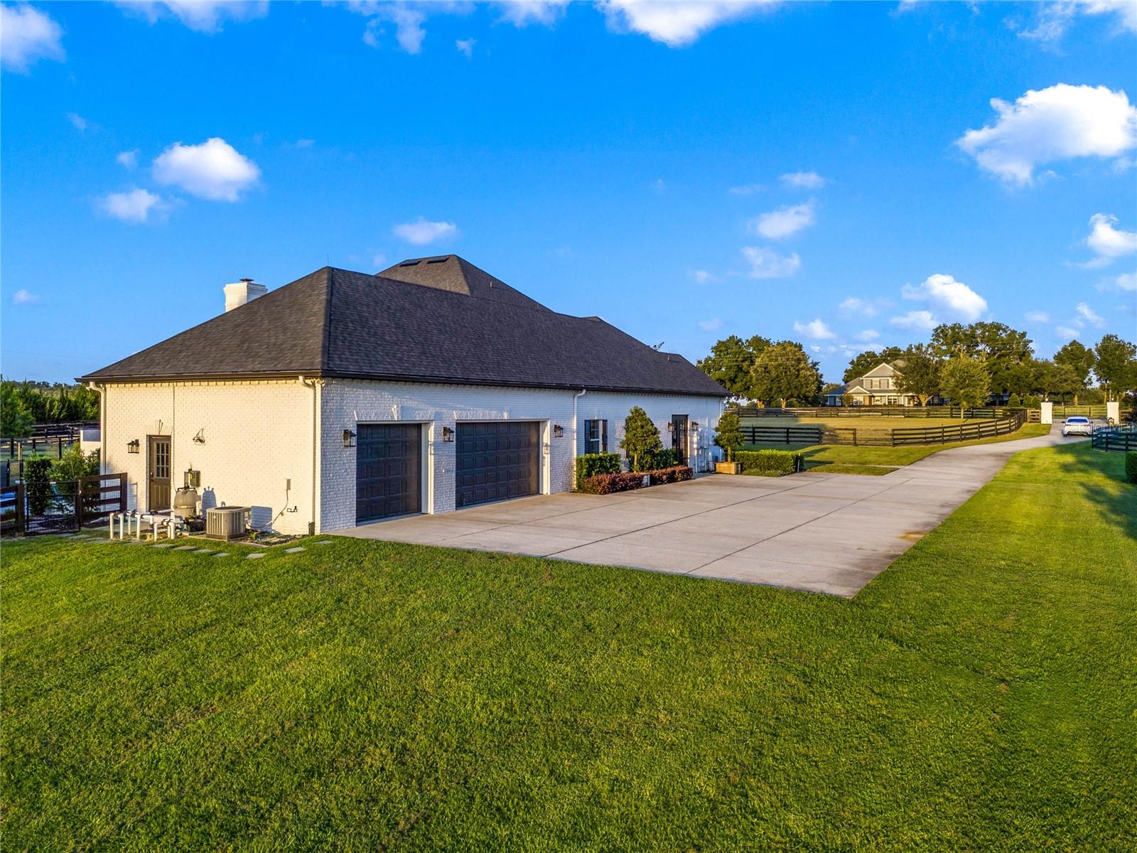 32327 EQUESTRIAN TRL