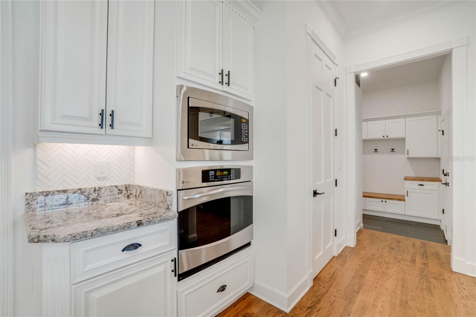 32327 EQUESTRIAN TRL