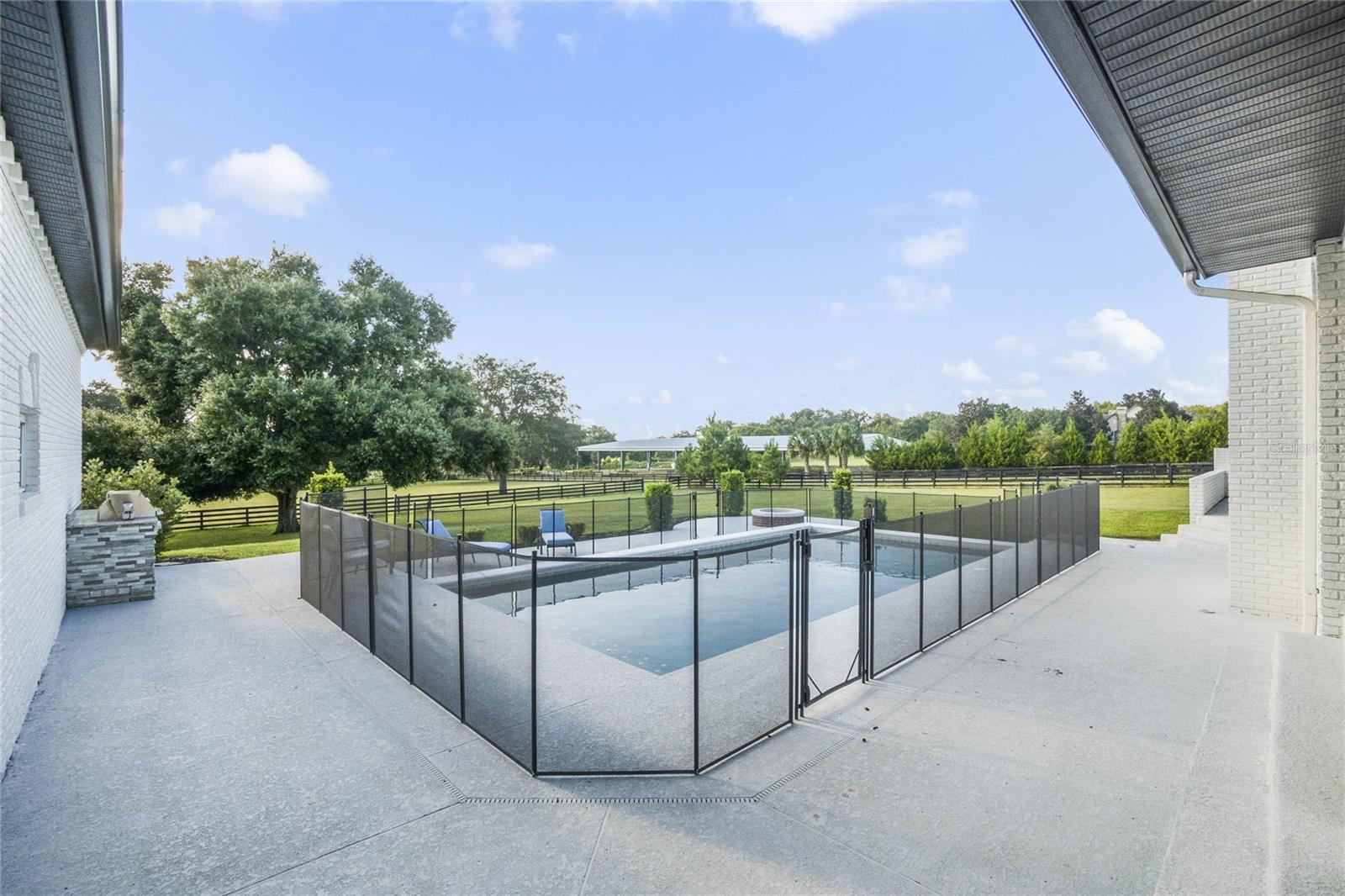 32327 EQUESTRIAN TRL