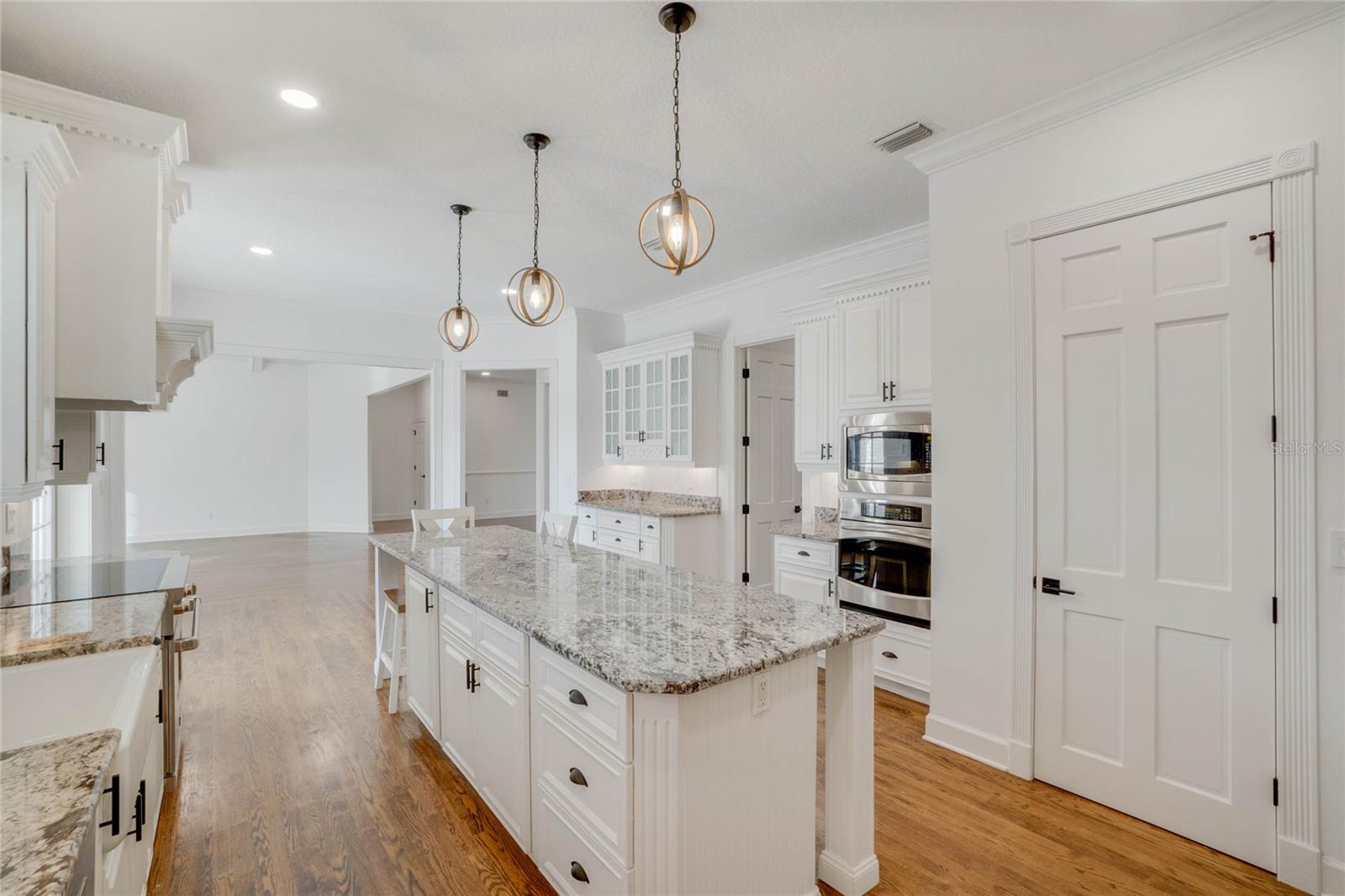 32327 EQUESTRIAN TRL