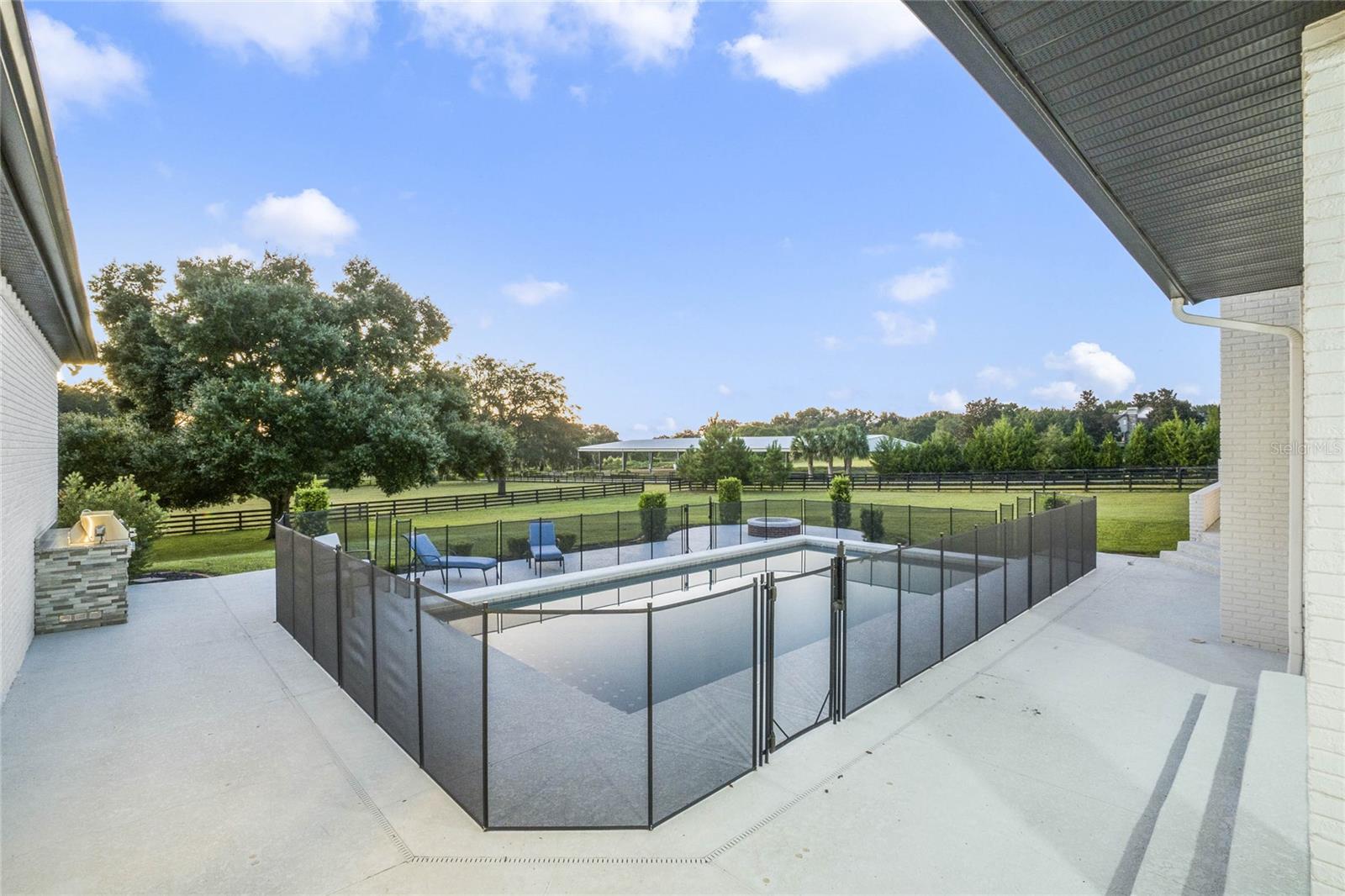 32327 EQUESTRIAN TRL