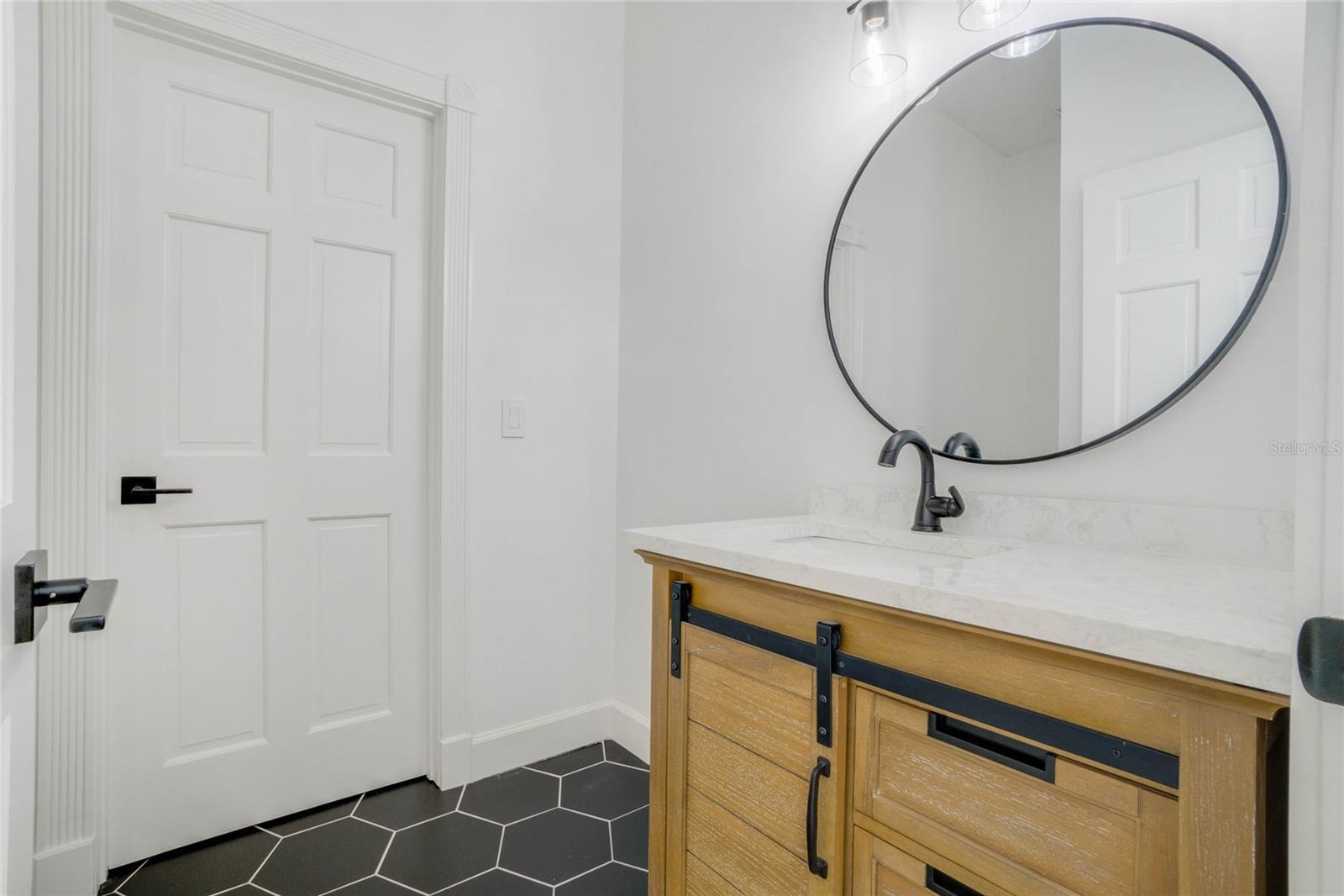 32327 EQUESTRIAN TRL