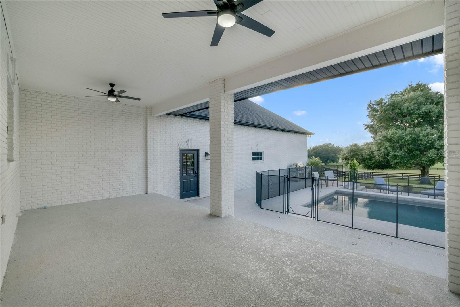 32327 EQUESTRIAN TRL