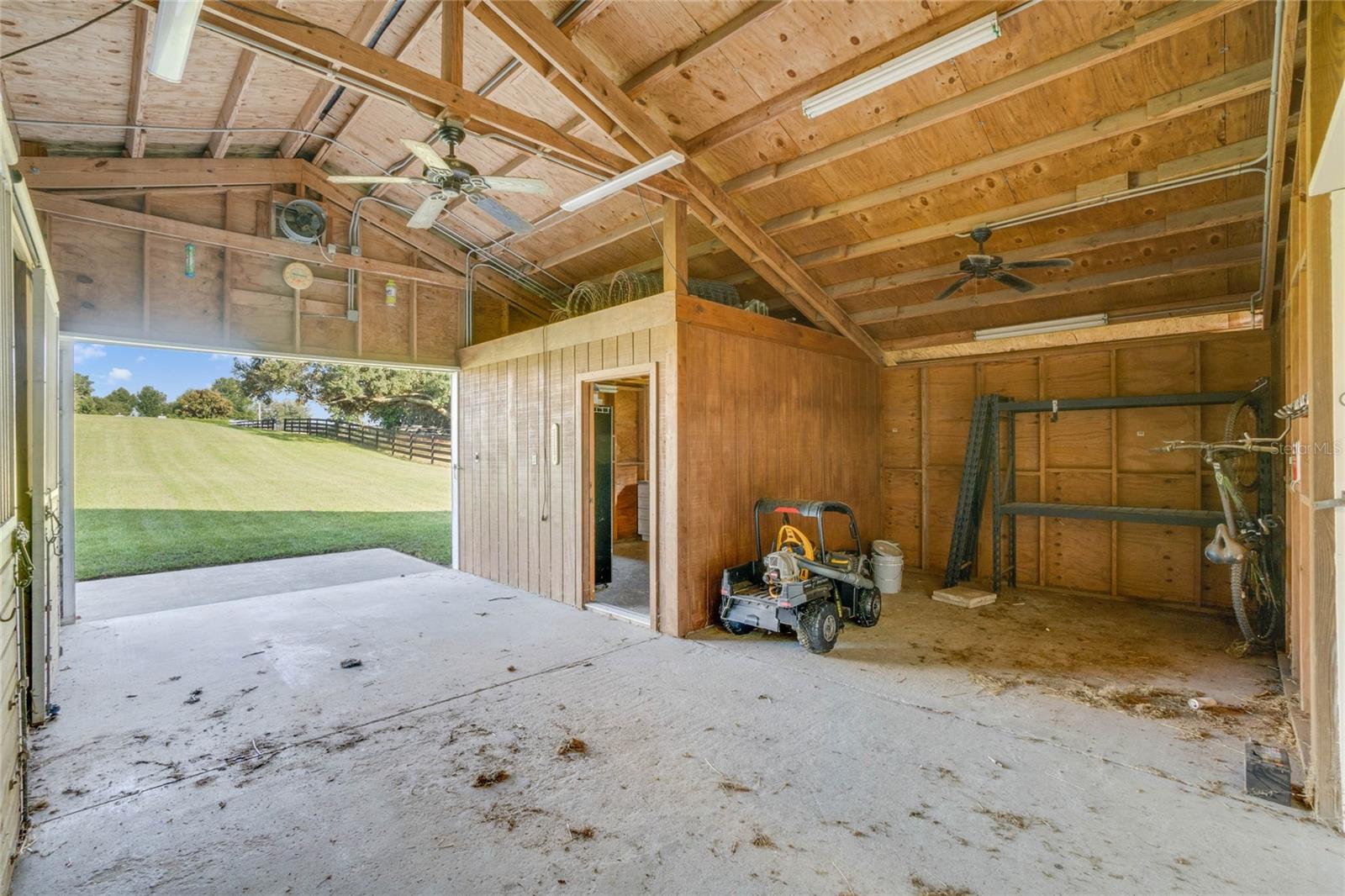 32327 EQUESTRIAN TRL